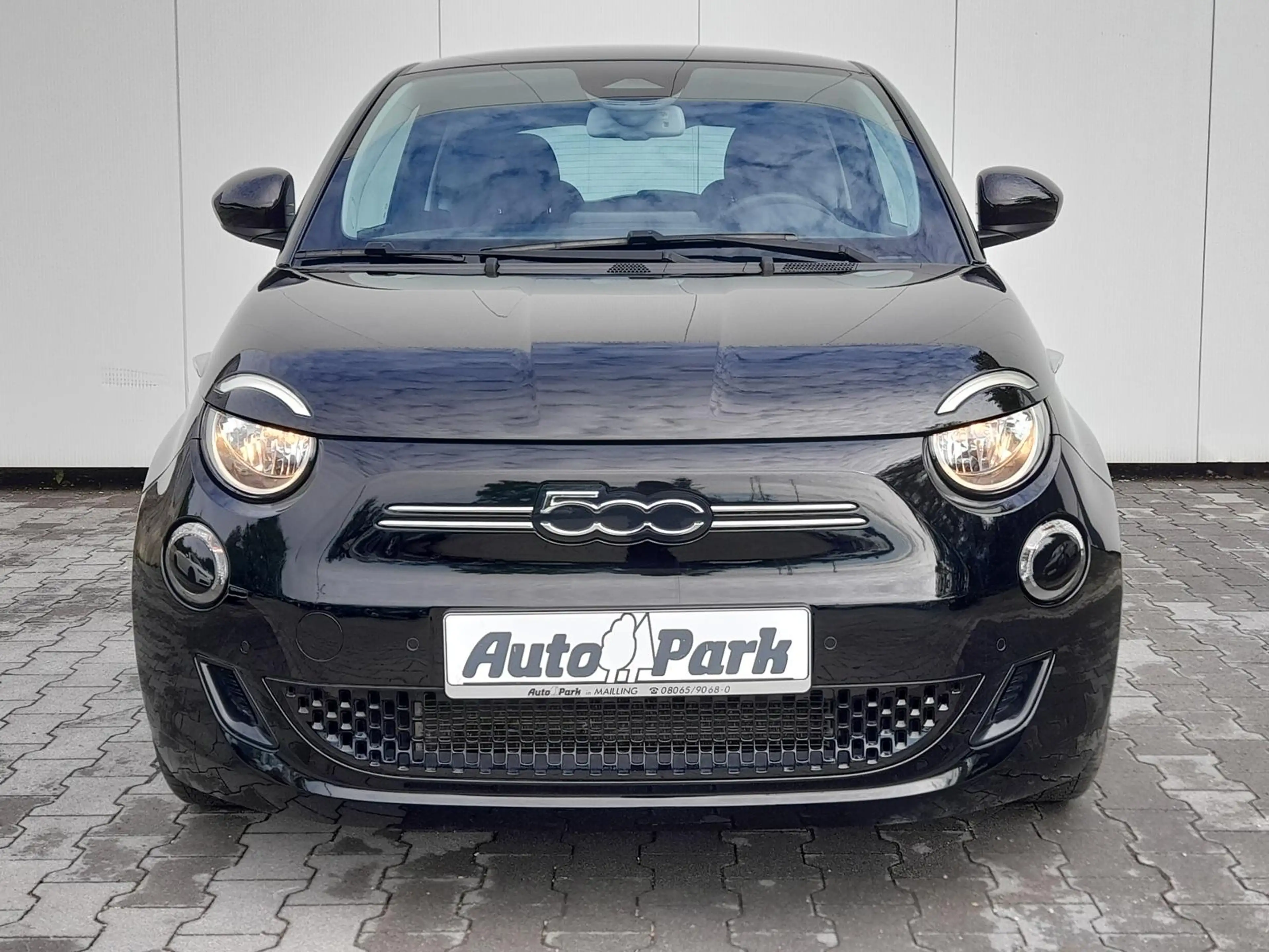 Fiat 500e 500 e NAVI/APP~SHZ~RFK~ALU~DAB~2xPDC~KLIMAAUTO — photo 4
