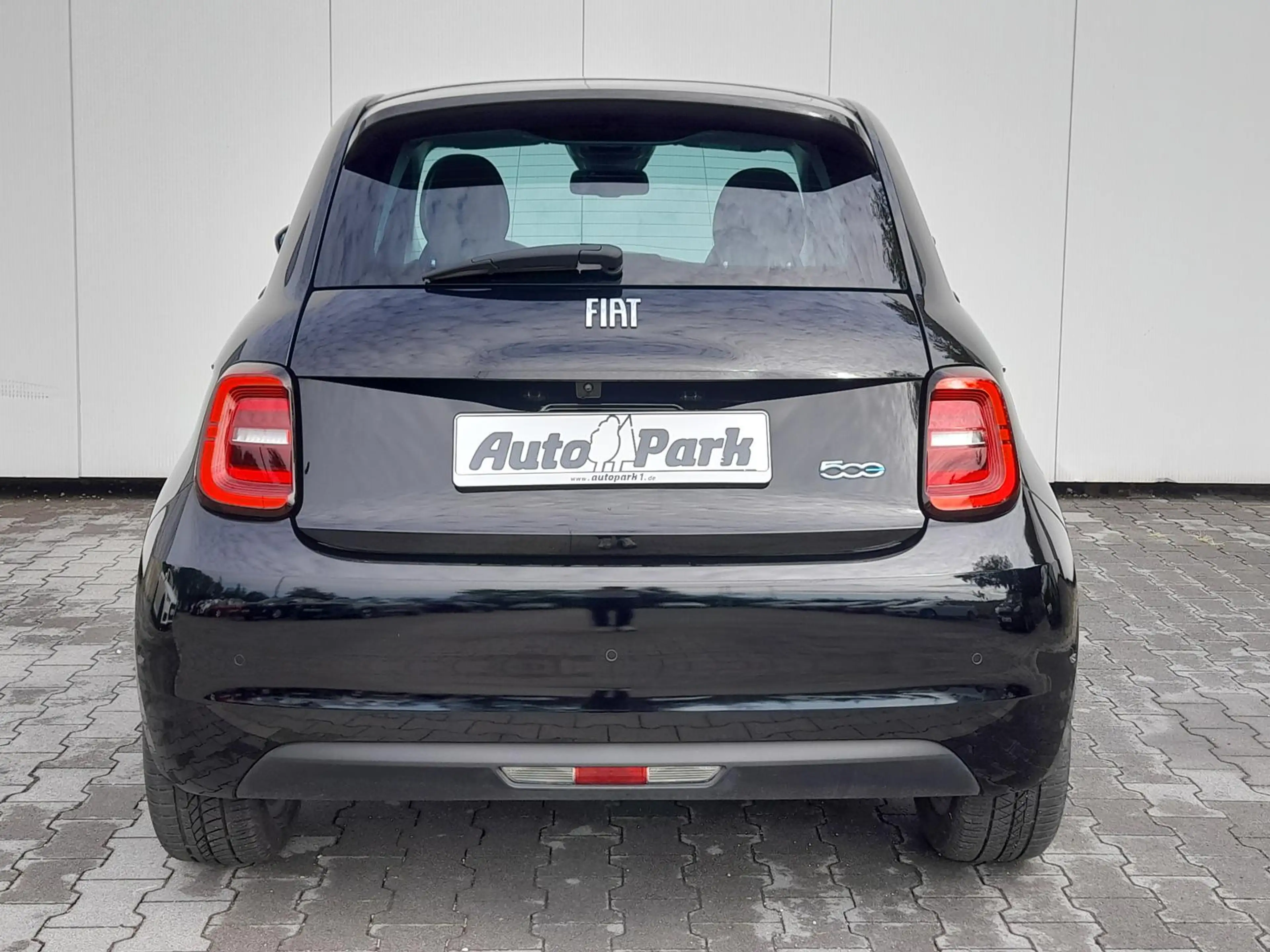 Fiat 500e 500 e NAVI/APP~SHZ~RFK~ALU~DAB~2xPDC~KLIMAAUTO — photo 5