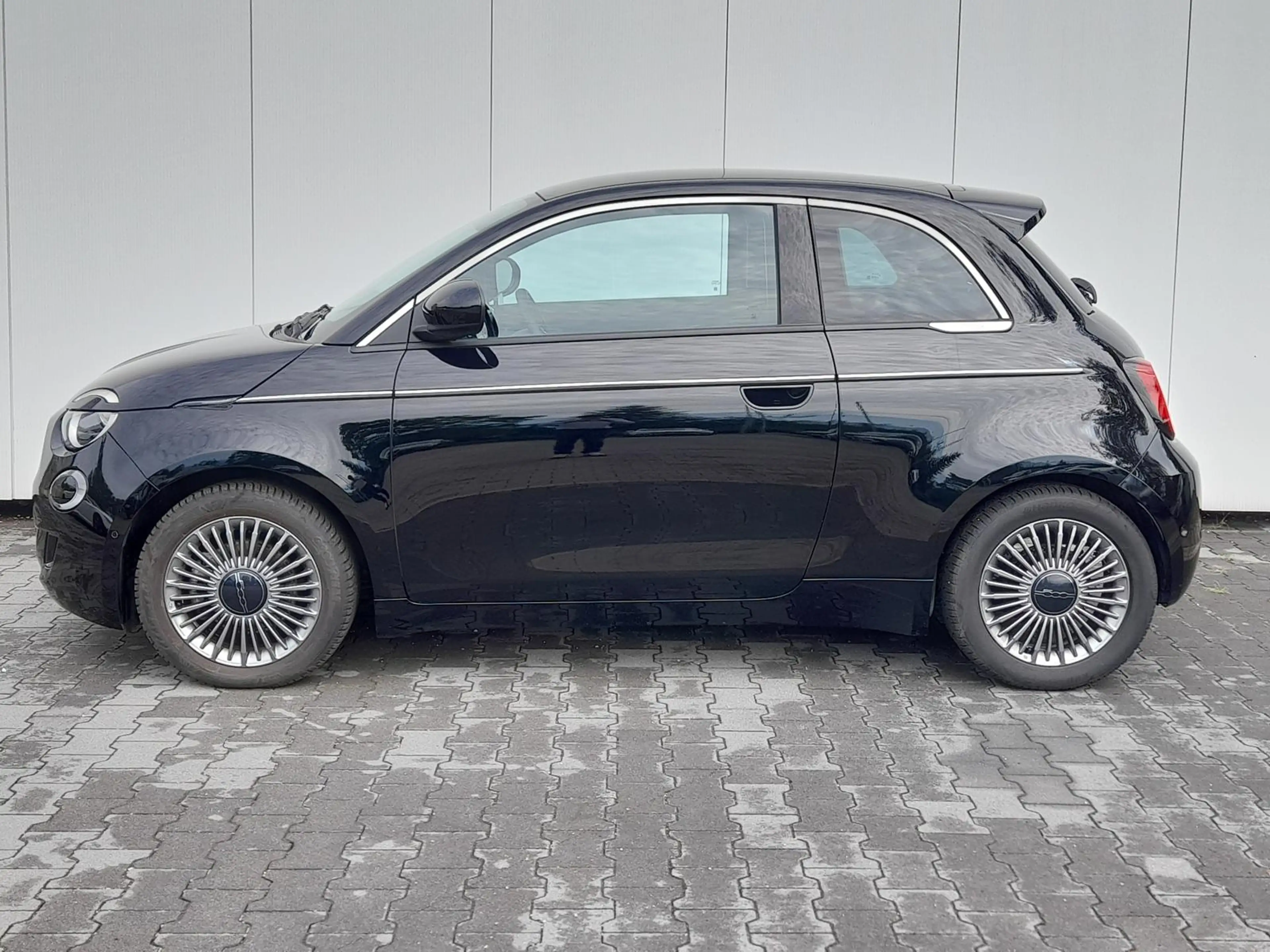 Fiat 500e 500 e NAVI/APP~SHZ~RFK~ALU~DAB~2xPDC~KLIMAAUTO — photo 8