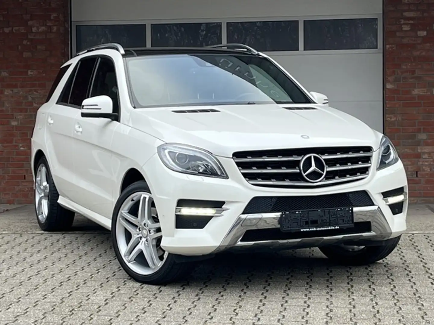 Mercedes-Benz ML 250 AMG Panorama LED 1-Hand Weiß - 2