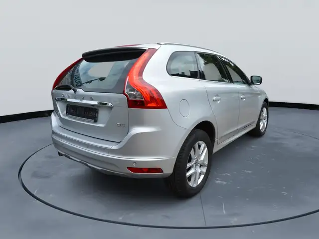 Volvo XC60 view 2