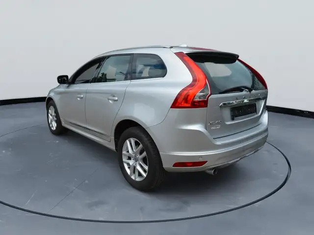 Volvo XC60 view 5