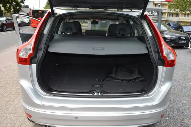 Volvo XC60 view 9