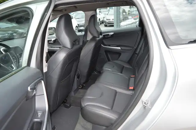 Volvo XC60 view 8