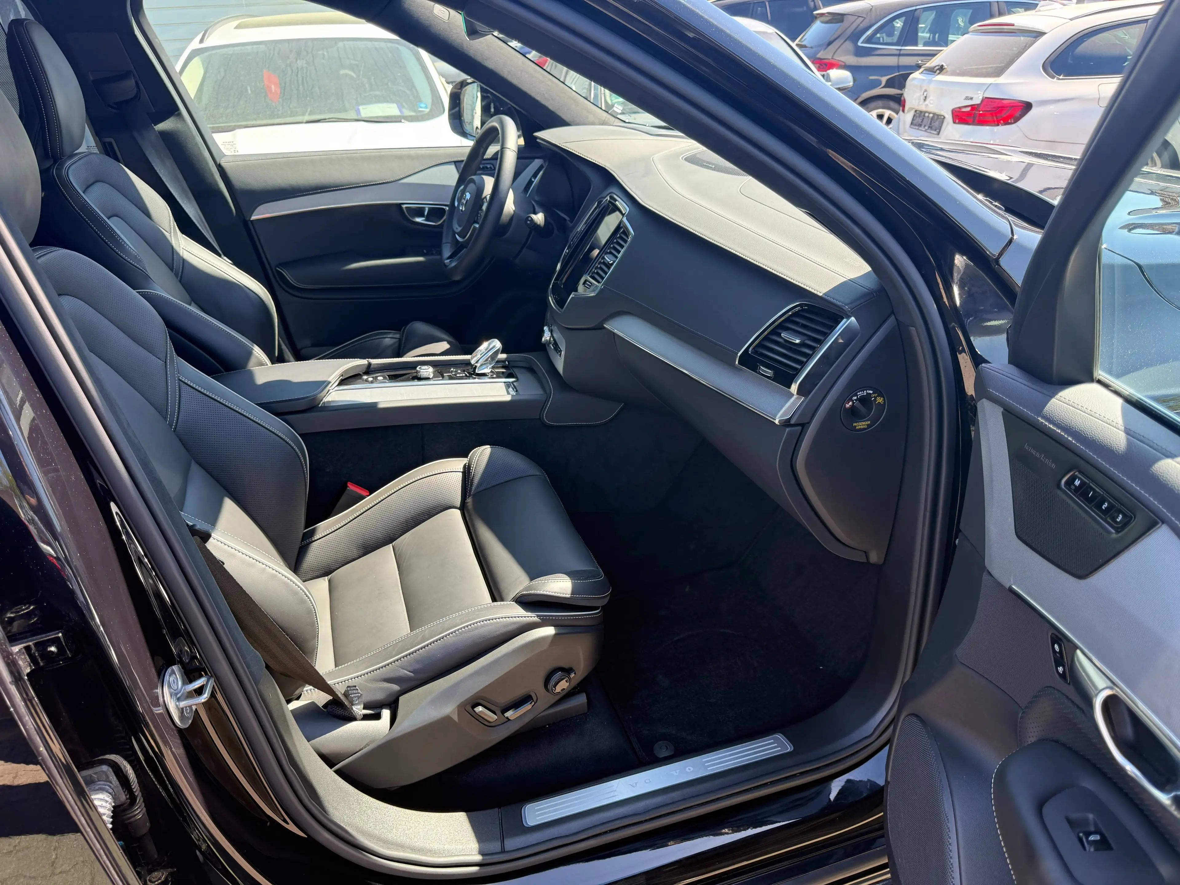 Volvo XC90 T8 Ultra Bright Recharge Plug-In Hybrid AWD 7 Sitz — photo 12