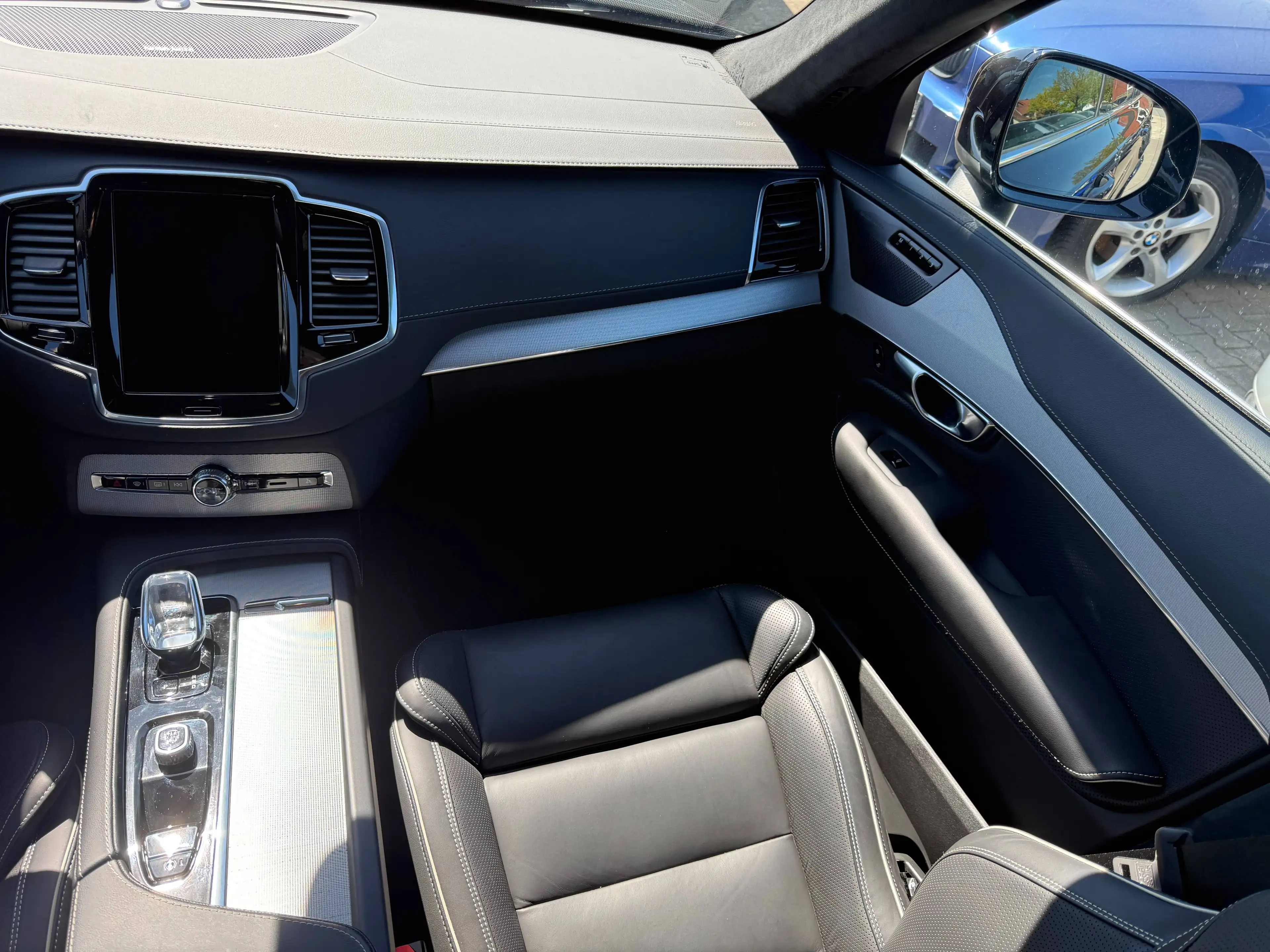 Volvo XC90 T8 Ultra Bright Recharge Plug-In Hybrid AWD 7 Sitz — photo 8