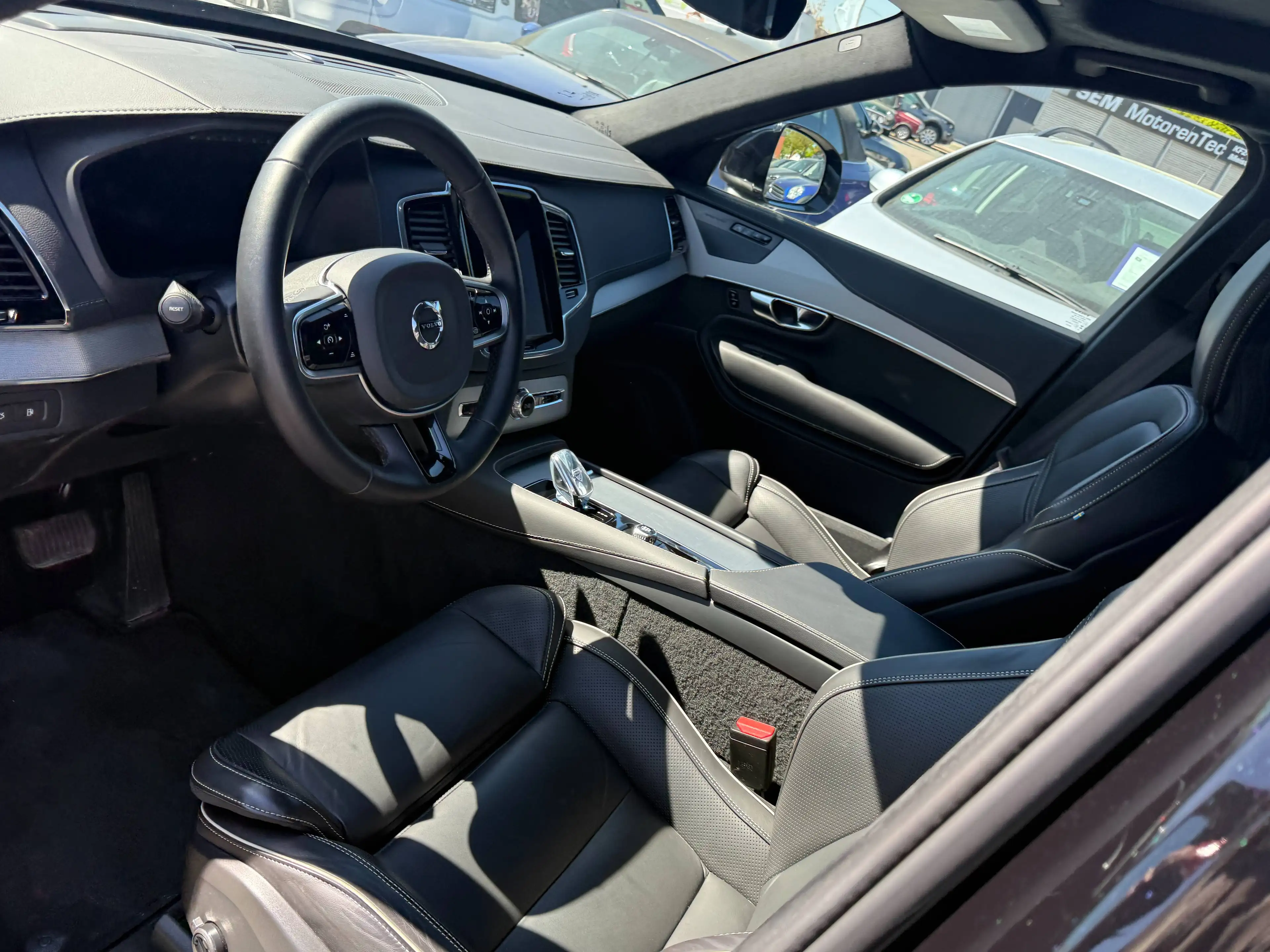 Volvo XC90 T8 Ultra Bright Recharge Plug-In Hybrid AWD 7 Sitz — photo 10