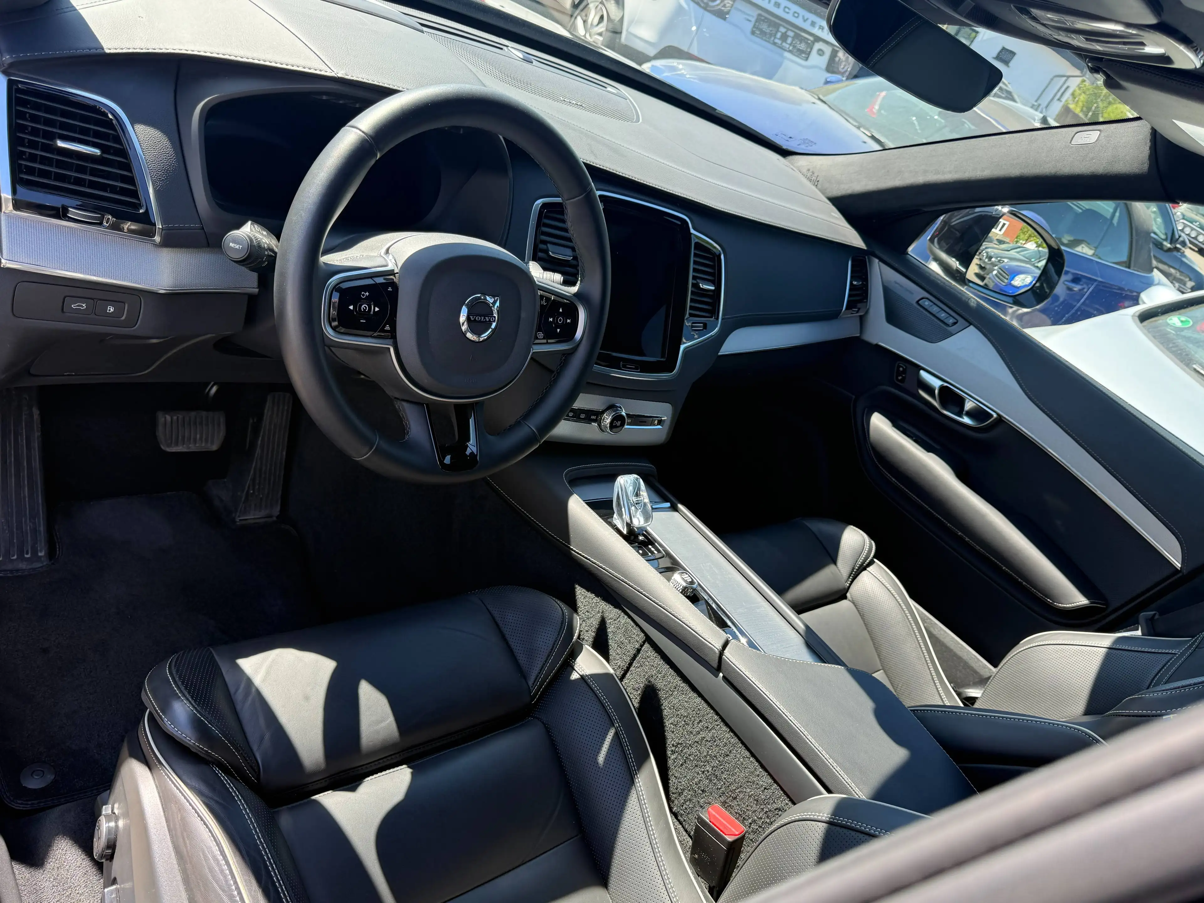 Volvo XC90 T8 Ultra Bright Recharge Plug-In Hybrid AWD 7 Sitz — photo 11