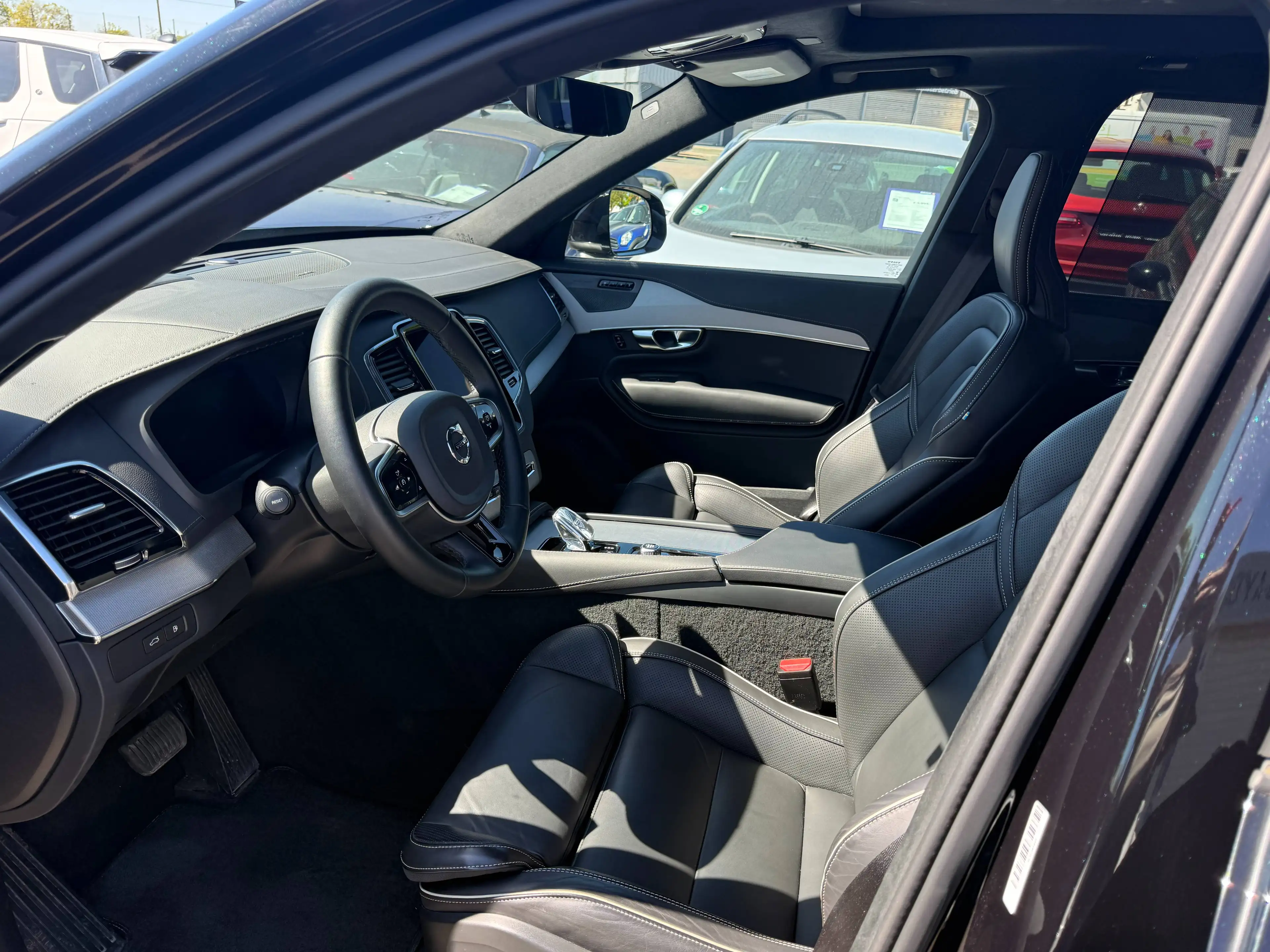 Volvo XC90 T8 Ultra Bright Recharge Plug-In Hybrid AWD 7 Sitz — photo 9