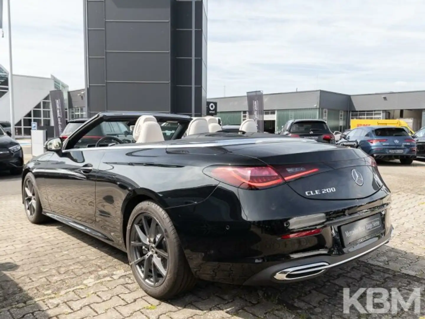 Mercedes-Benz CLE 200 CLE 200 Cabriolet AVANTGARDE°BEIGE°MBUX°DISTRON°   Schwarz - 2