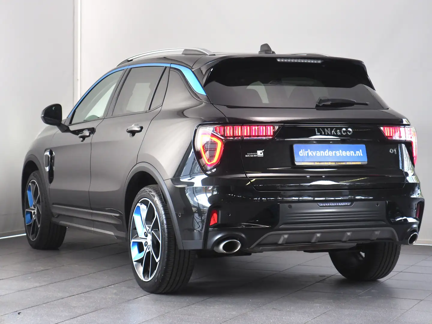 Lynk & Co 01 1.5 | 6.6 kWh laden | 360° Camera | Botsherkenning Zwart - 2