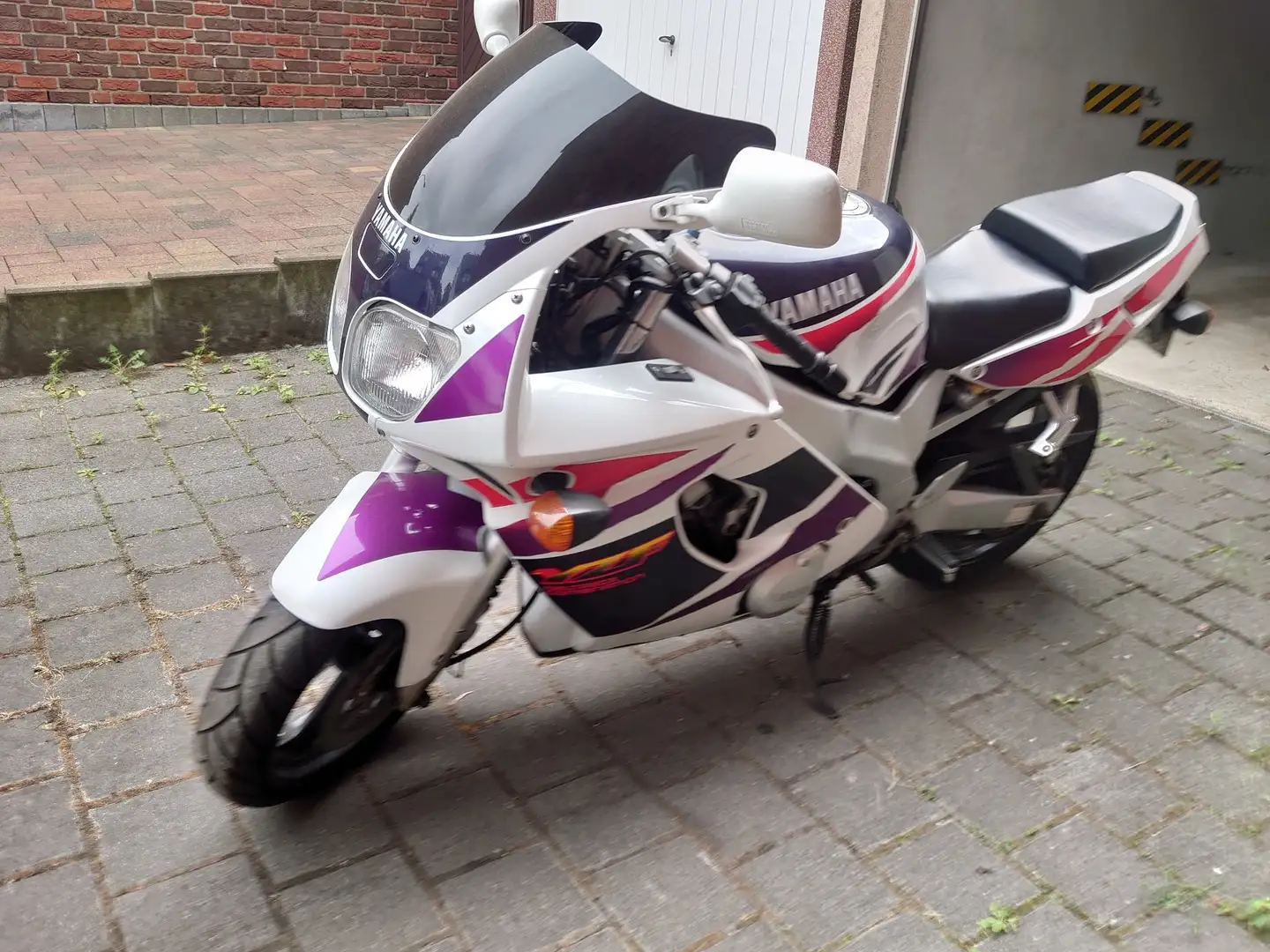 Yamaha FZR 600 Alb - 1
