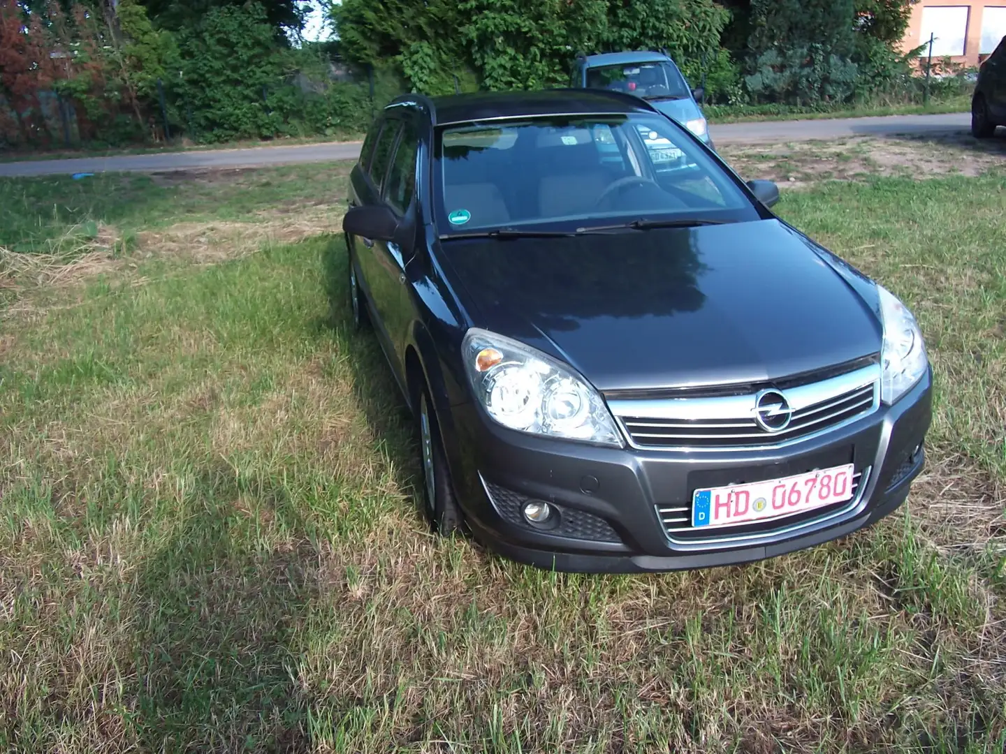 Opel Astra 1.6 Caravan Selection 110 Jahre TÜV neu Grey - 2