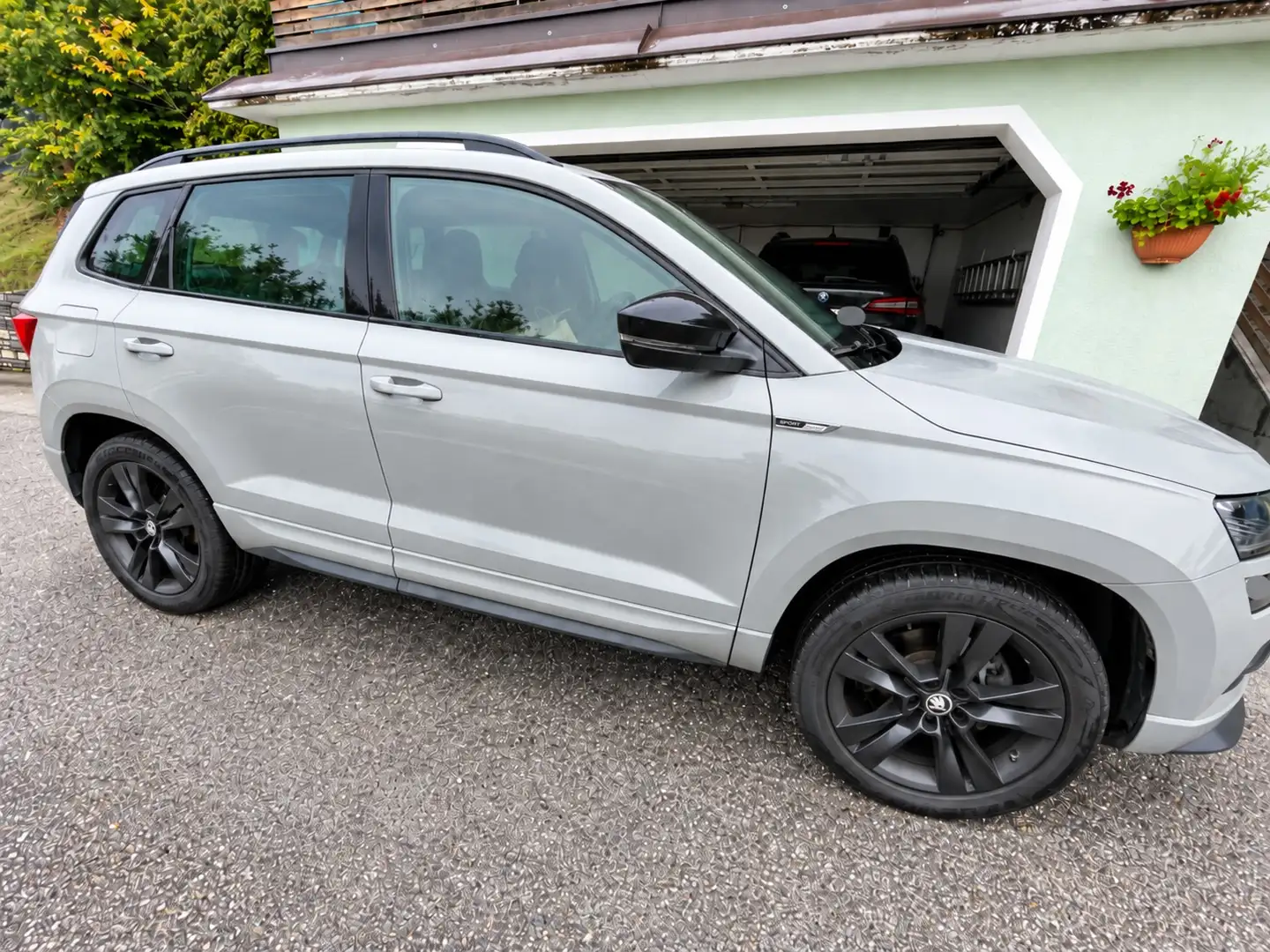 Skoda Karoq Karoq 2,0 TDI SCR 4x4 Sportline DSG Sportline Grau - 1