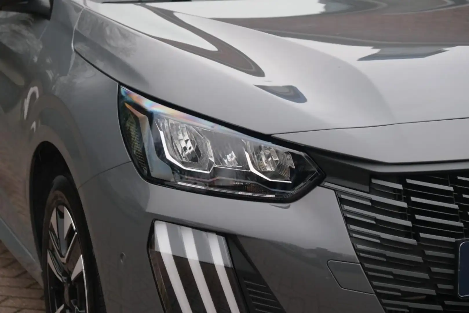 Peugeot 208 1.2 Hybrid 110pk e-DCS6 Allure | Navi | App Connec Grau - 2