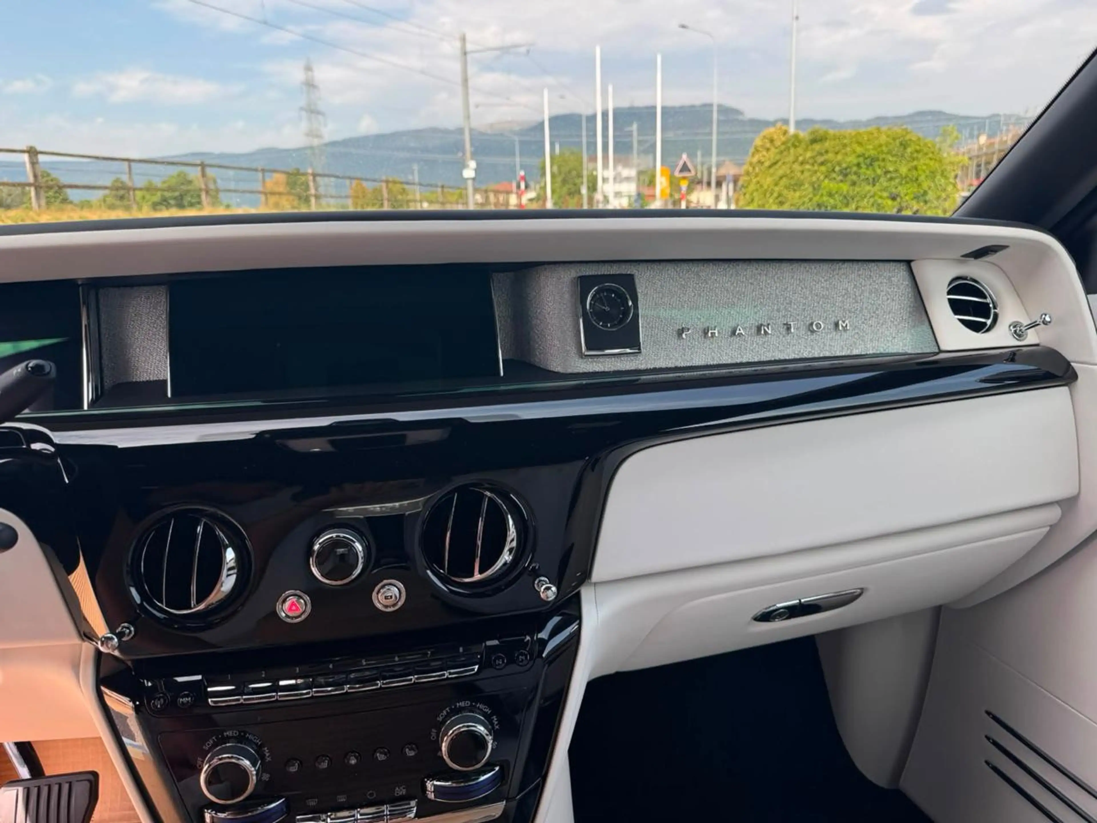 Rolls-Royce Phantom Extended | On Stock | 2027 — photo 6