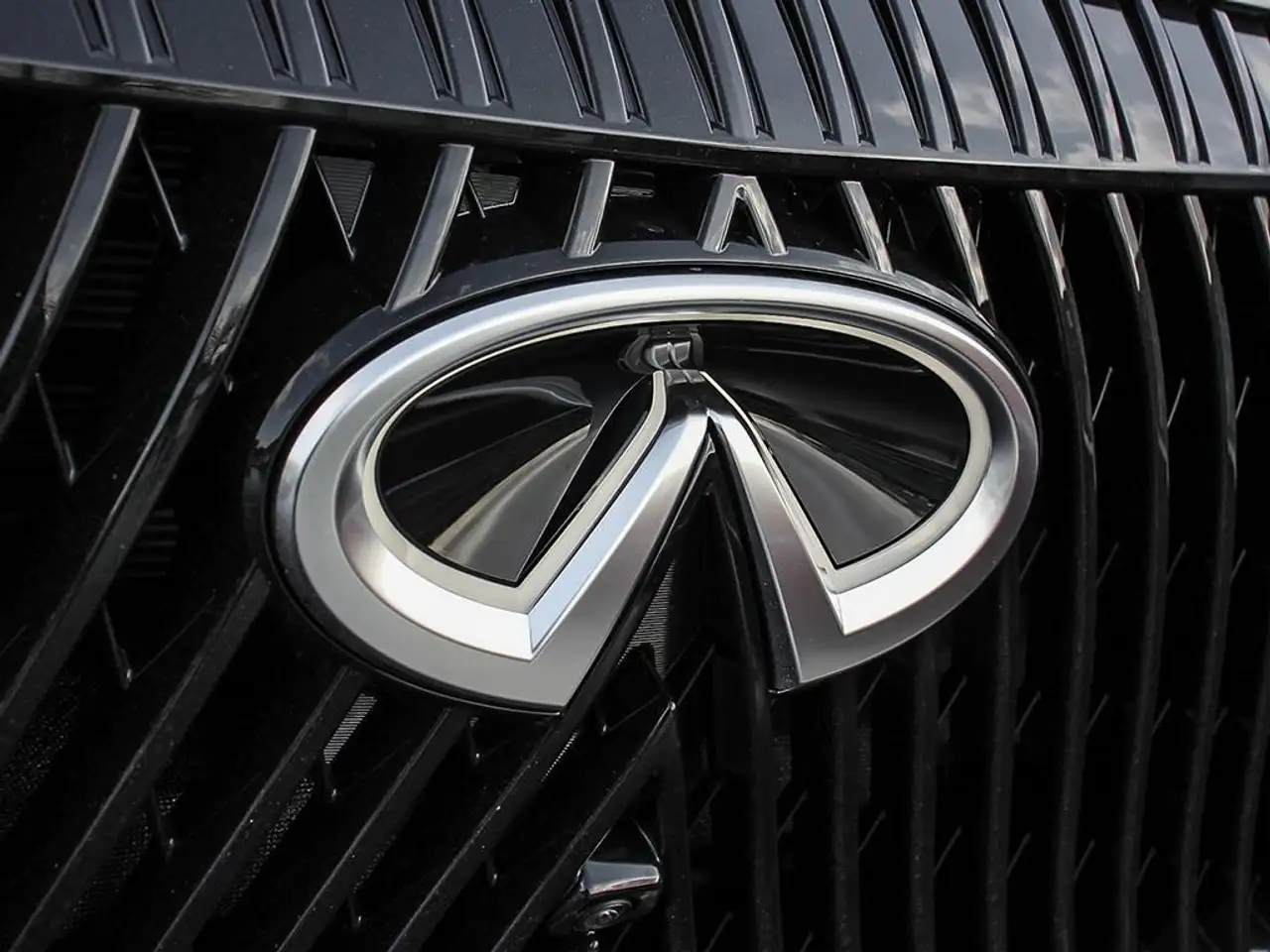 Infiniti QX80 снимка Infiniti QX80