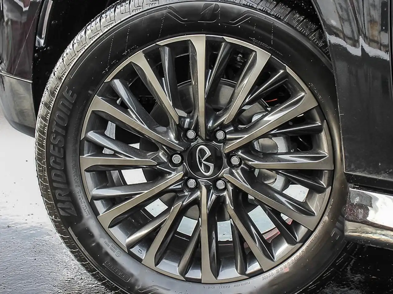 Infiniti QX80 снимка Infiniti QX80
