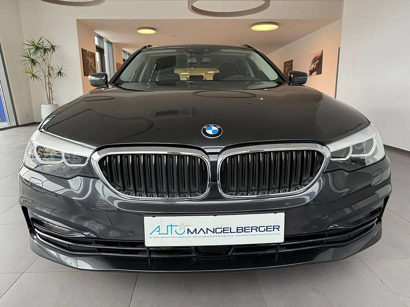 BMW 520 d xDrive Touring Aut.  SPORT LINE Grau - 2
