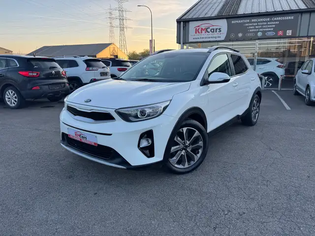 Kia Stonic 1.4i ESSENCE // BOITE AUTOMATIQUE //NAVIGATION // CAMERA // JANTES