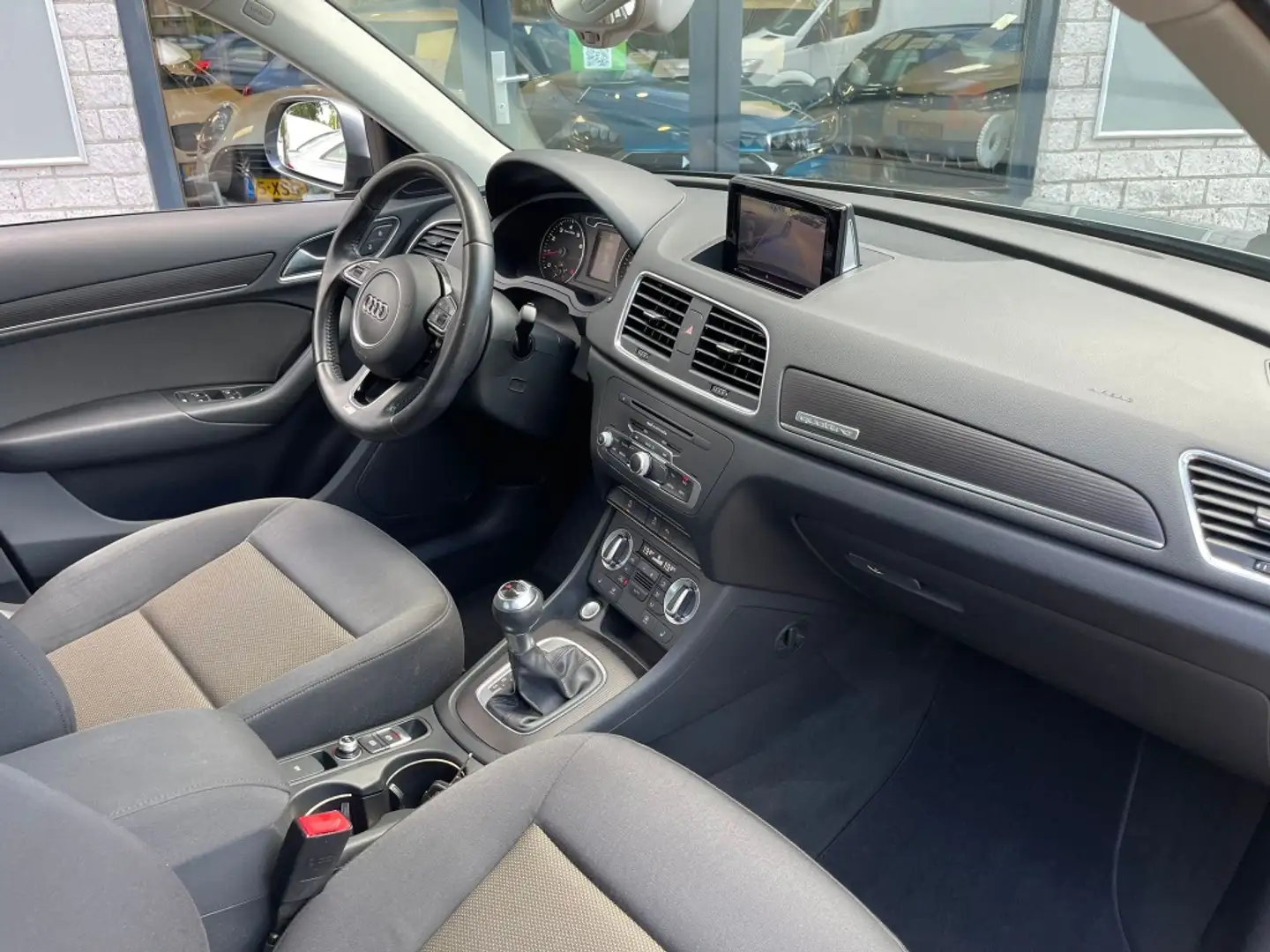 Audi Q3 2.0 TFSI q. Pro Line Pano camera Automaat Grau - 2
