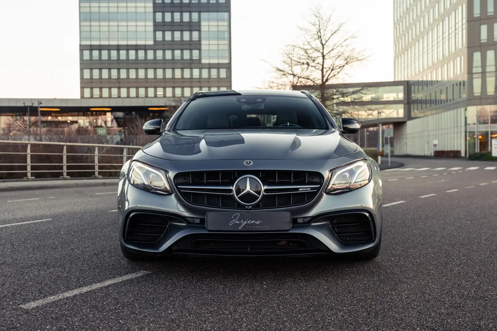 Mercedes-Benz E 63 AMG Estate S 4MATIC Premium Plus (612pk) Grijs - 2