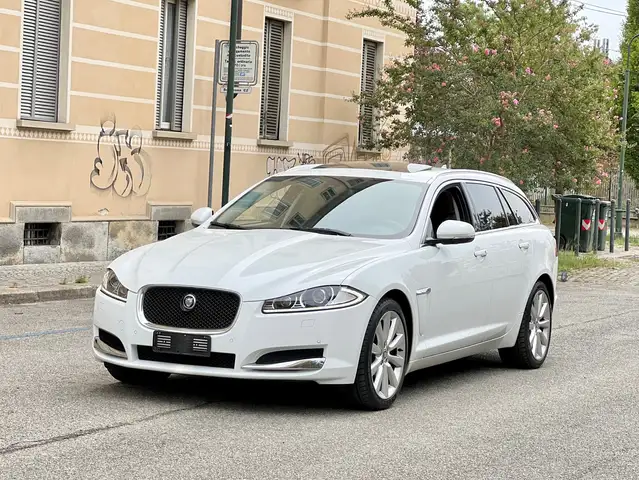 Jaguar XF Sportbrake 3.0 D V6 24V Bi-turbo 275cv aut.8 S Premium Luxury KM CERTIFICATI JAGUAR-TETTO APRIBILE-HI FI MERIDIAN-KEYLESS