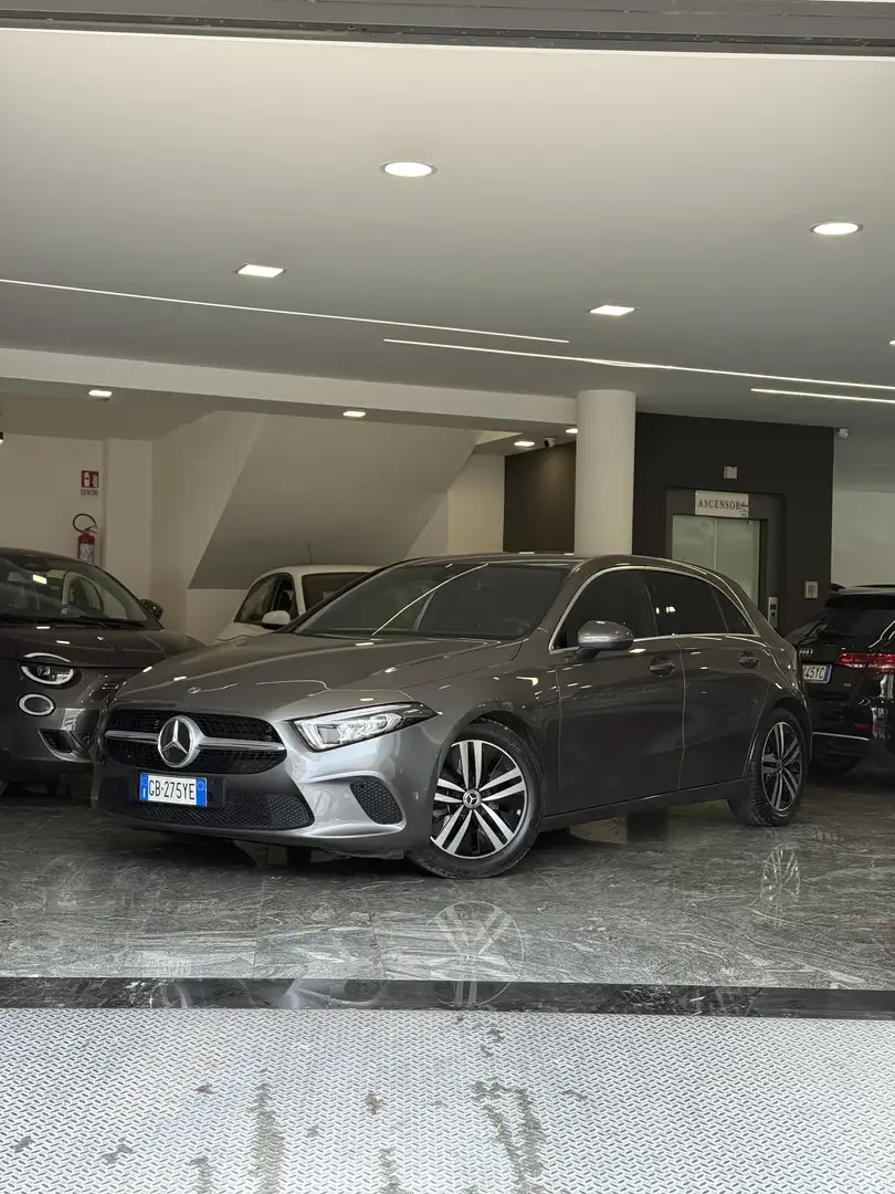 Mercedes-Benz A 180 d Sport Extra auto Grigio - 1