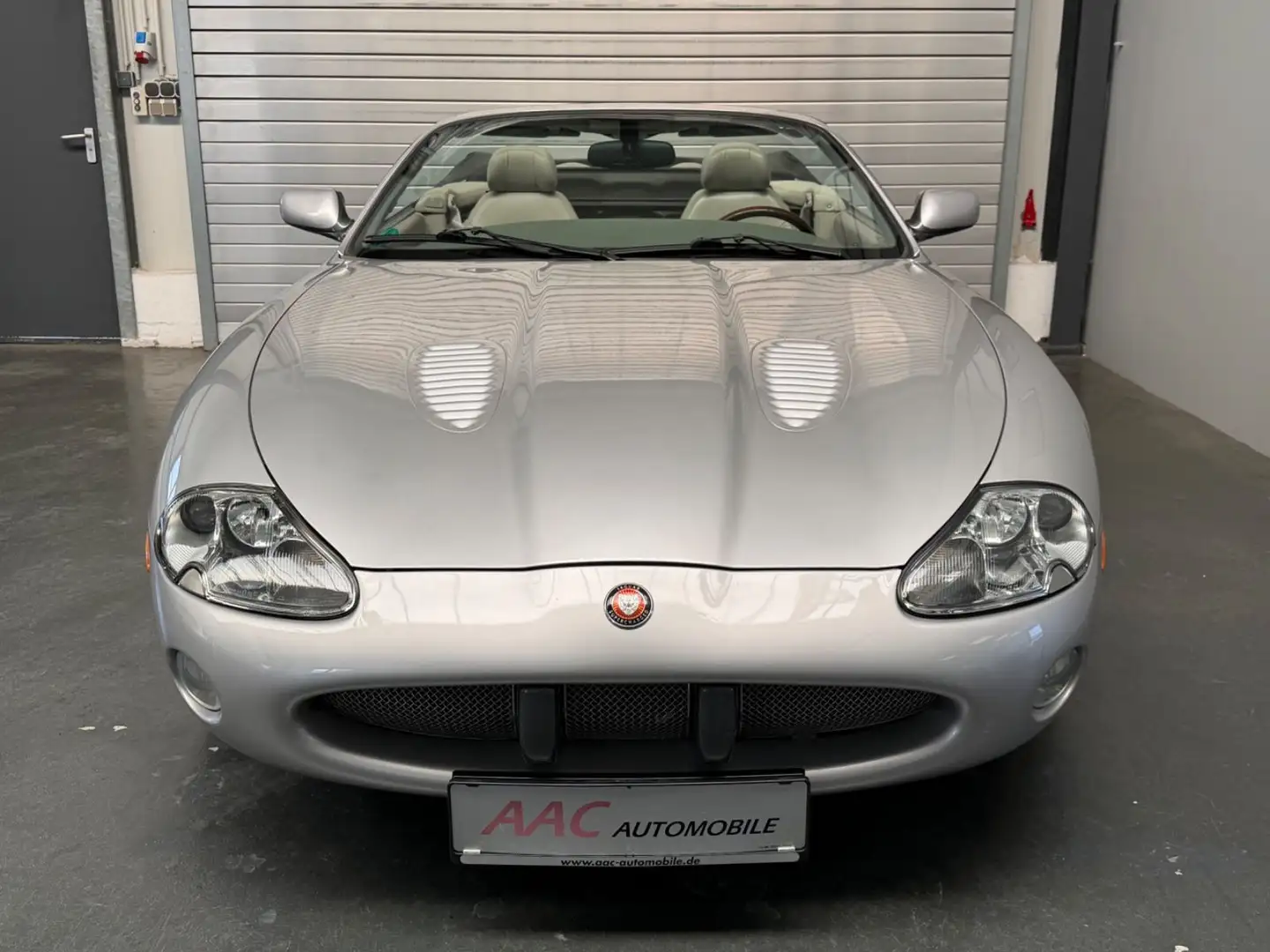 Jaguar XKR 4,0 Kompressor Cabrio Plateado - 2
