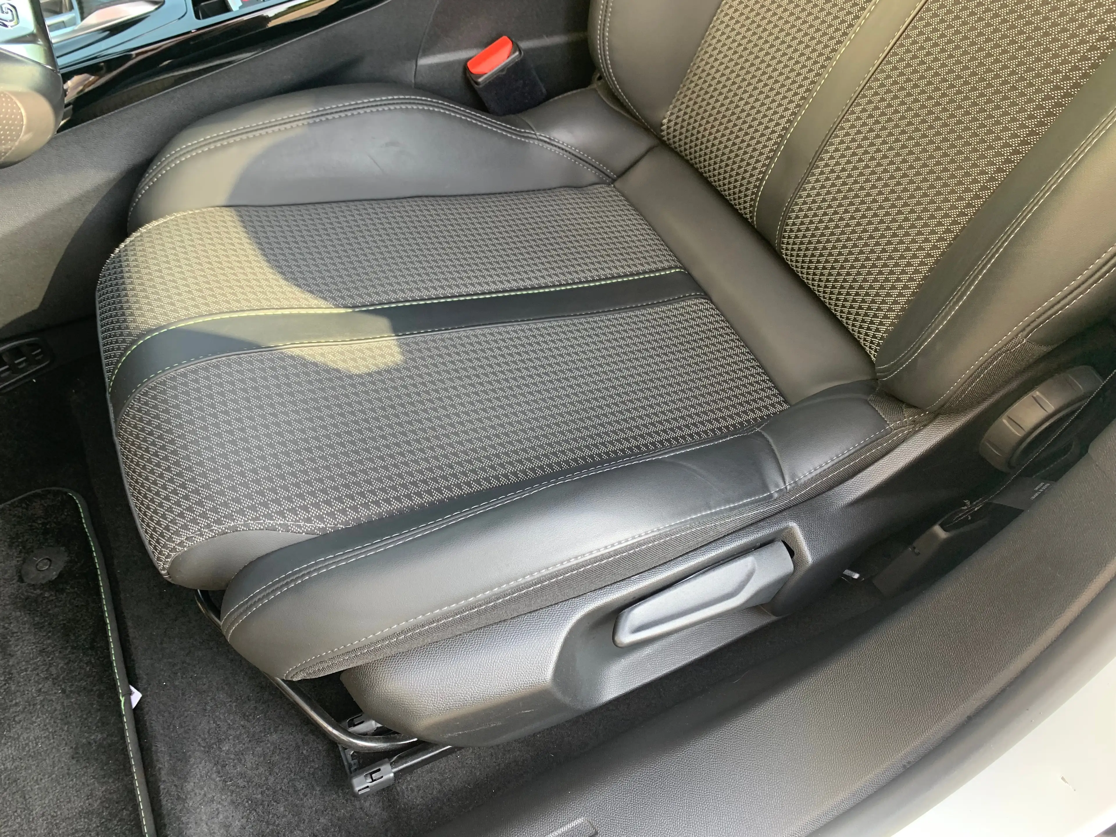 Peugeot e-2008 EV GT 50 kWh SOH 94% | Airco | Camera | Cruise Con — photo 29