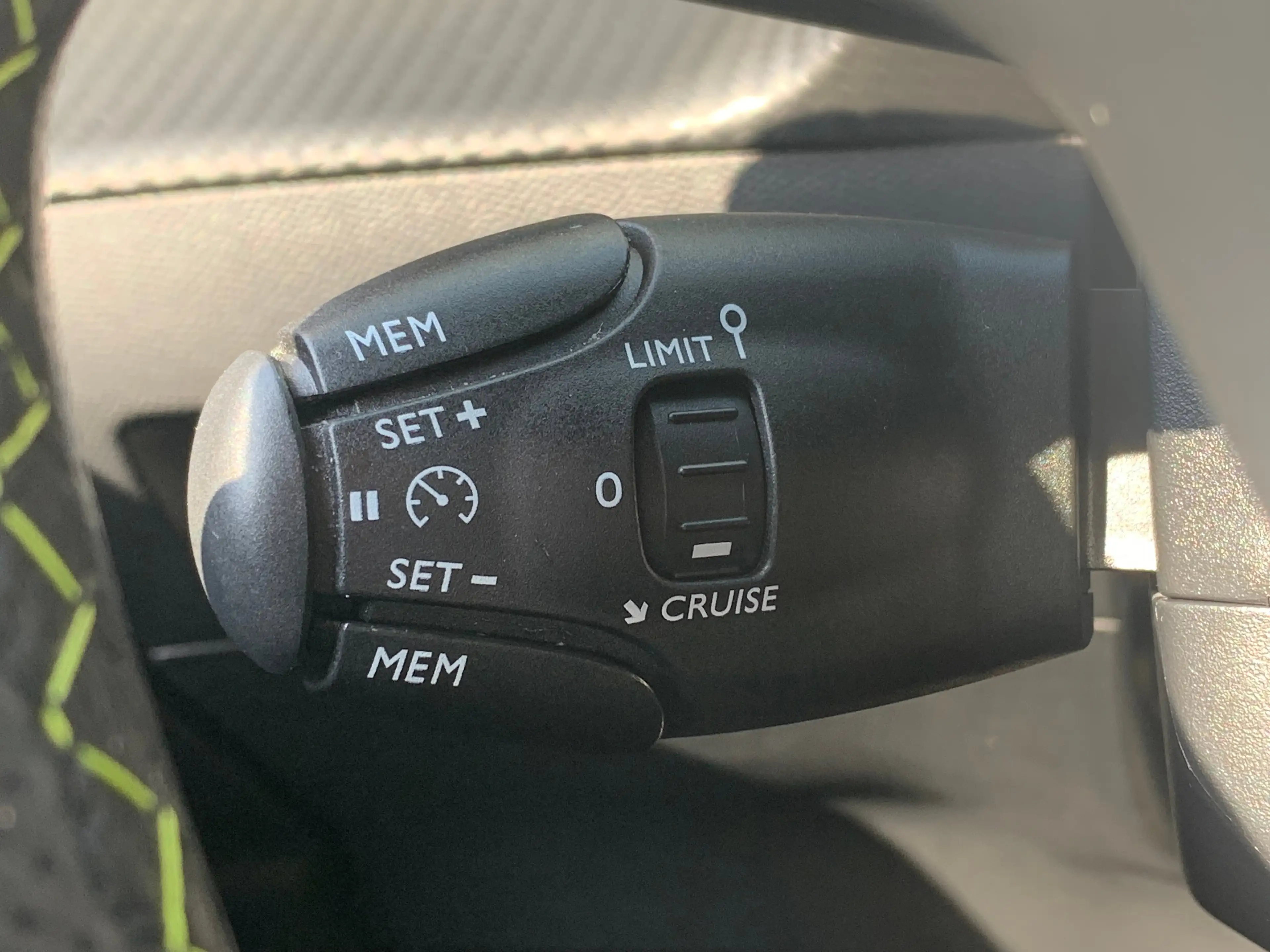 Peugeot e-2008 EV GT 50 kWh SOH 94% | Airco | Camera | Cruise Con — photo 12