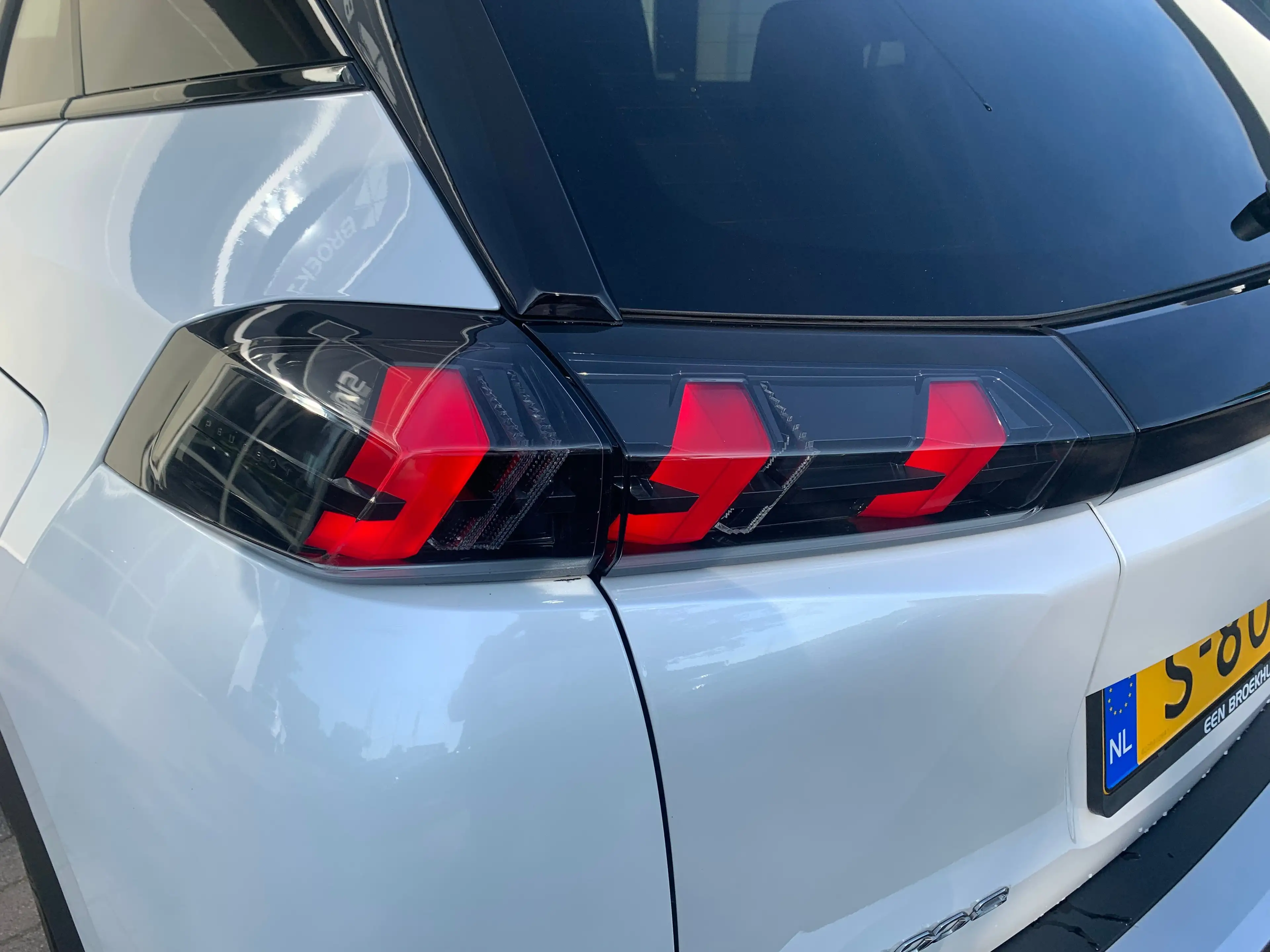 Peugeot e-2008 EV GT 50 kWh SOH 94% | Airco | Camera | Cruise Con — photo 36