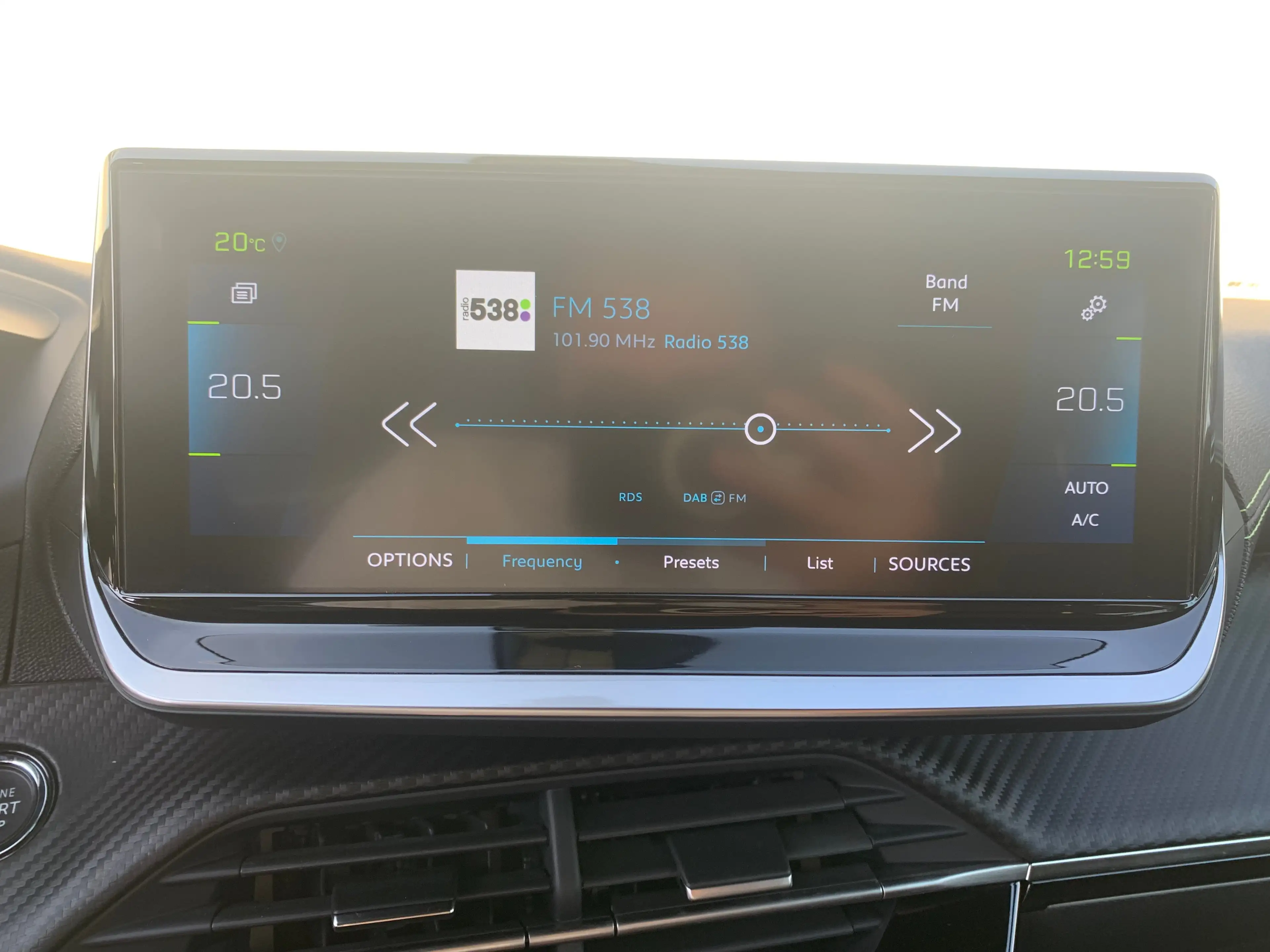 Peugeot e-2008 EV GT 50 kWh SOH 94% | Airco | Camera | Cruise Con — photo 18