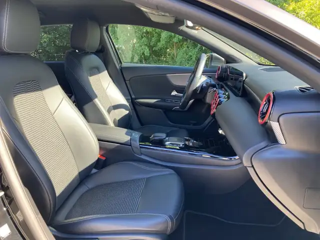 Mercedes-Benz A-Class view 25