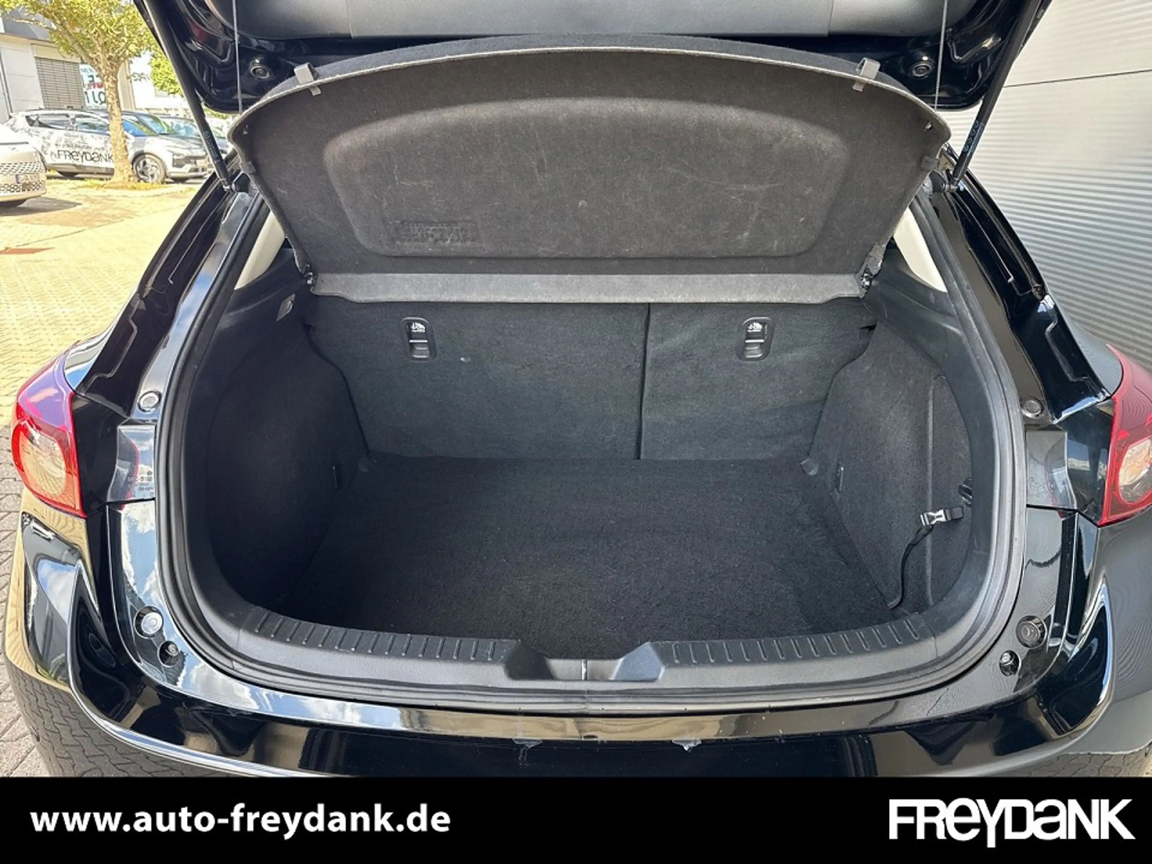 Mazda 3 SKYACTIV-G 120 88 kW (120 PS) CENTERLINE,Touringpa — photo 9