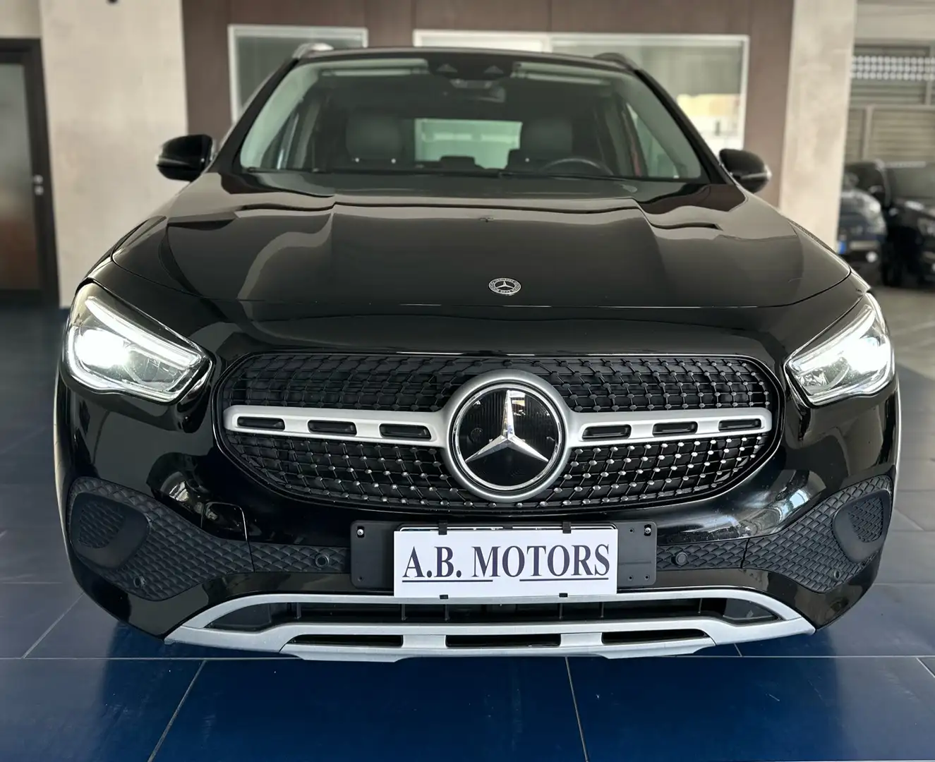 Mercedes-Benz GLA 180 GLA 180 d Business Extra auto Nero - 2