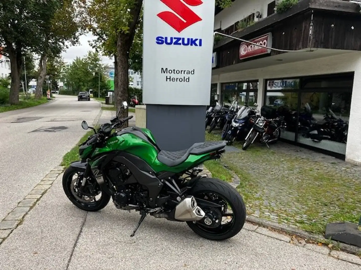 Kawasaki Z 1000 H1 Verde - 1
