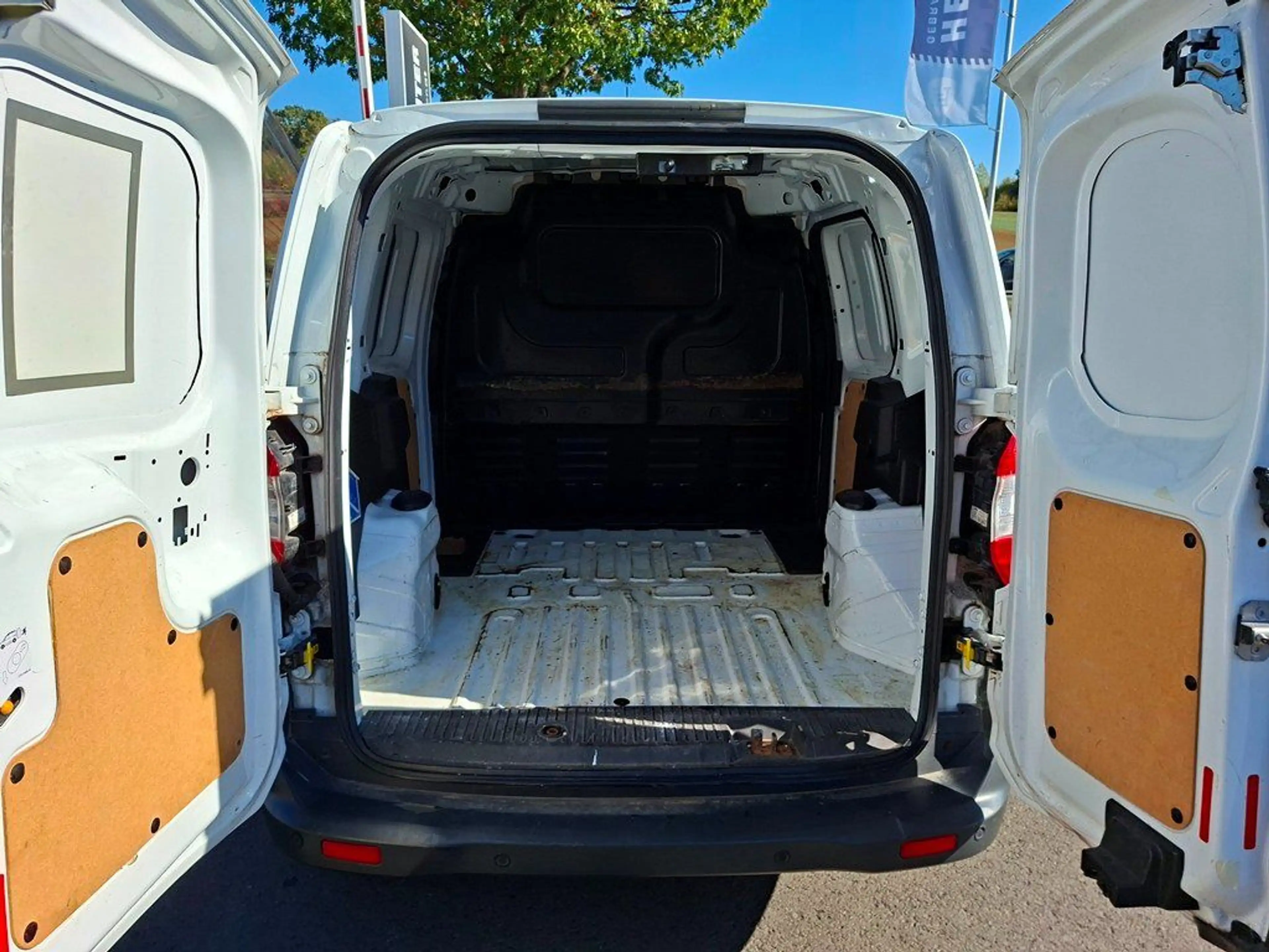Ford Transit Courier 1.0 EcoBoost — photo 12