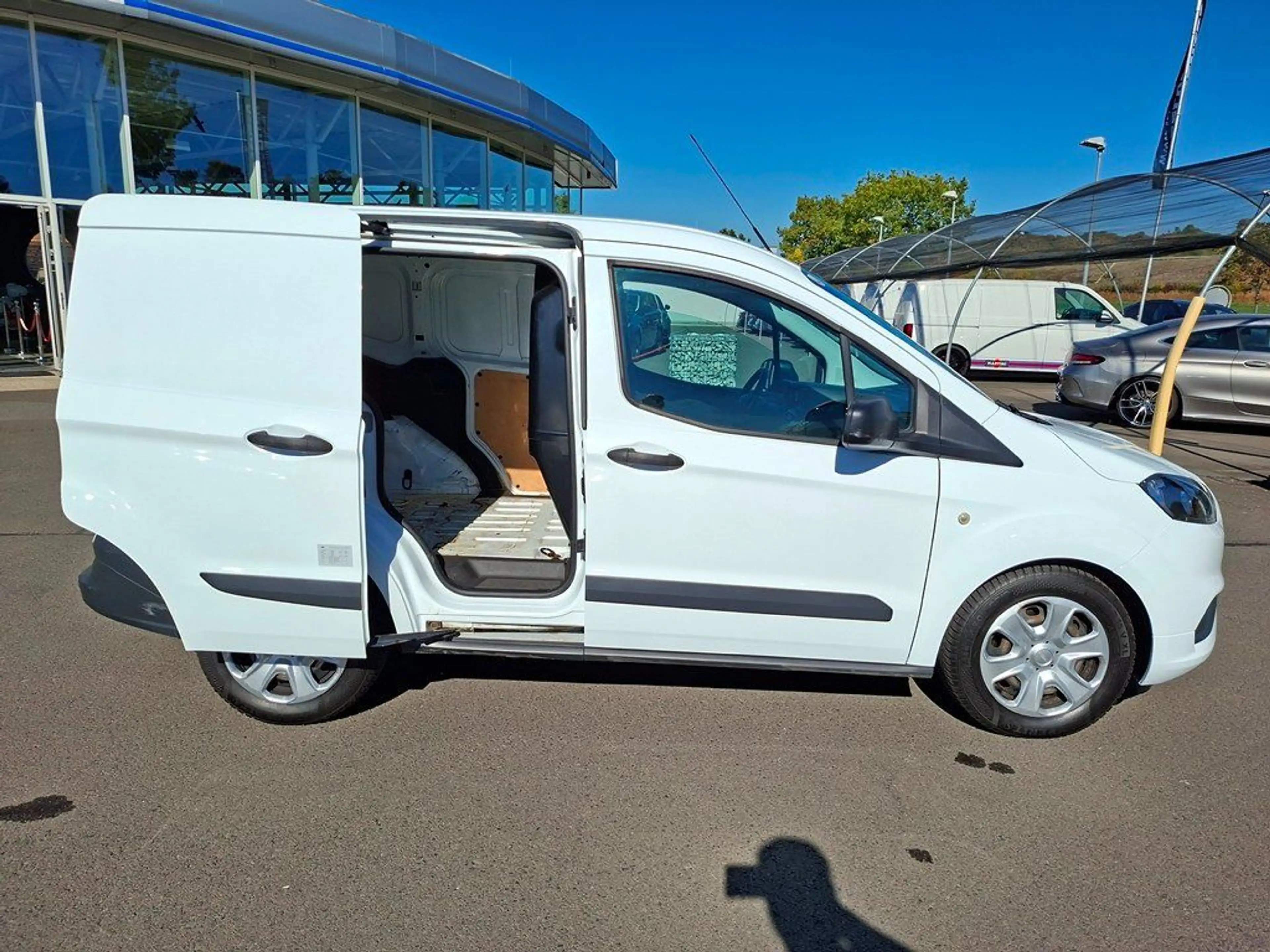 Ford Transit Courier 1.0 EcoBoost — photo 10
