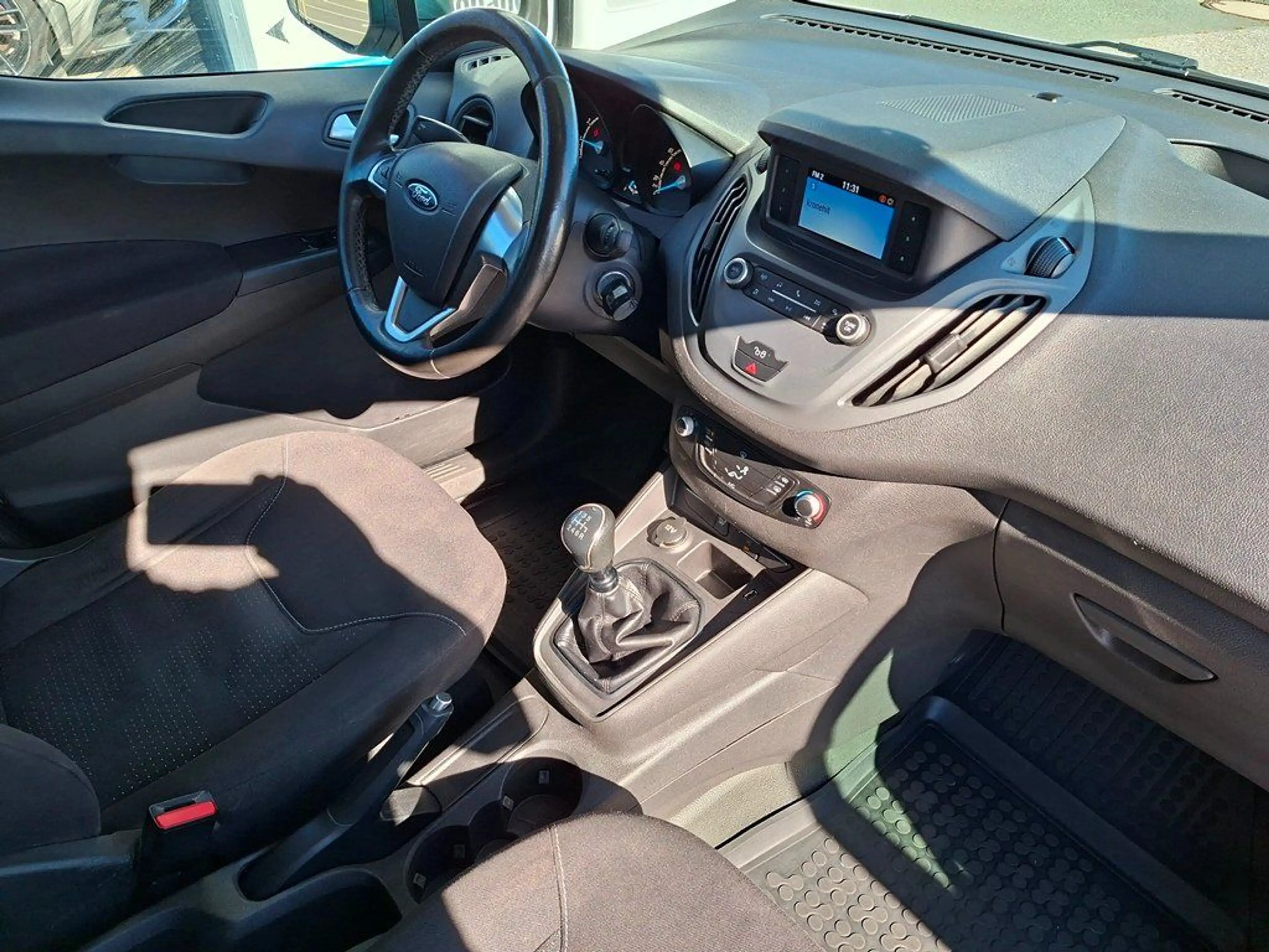 Ford Transit Courier 1.0 EcoBoost — photo 14