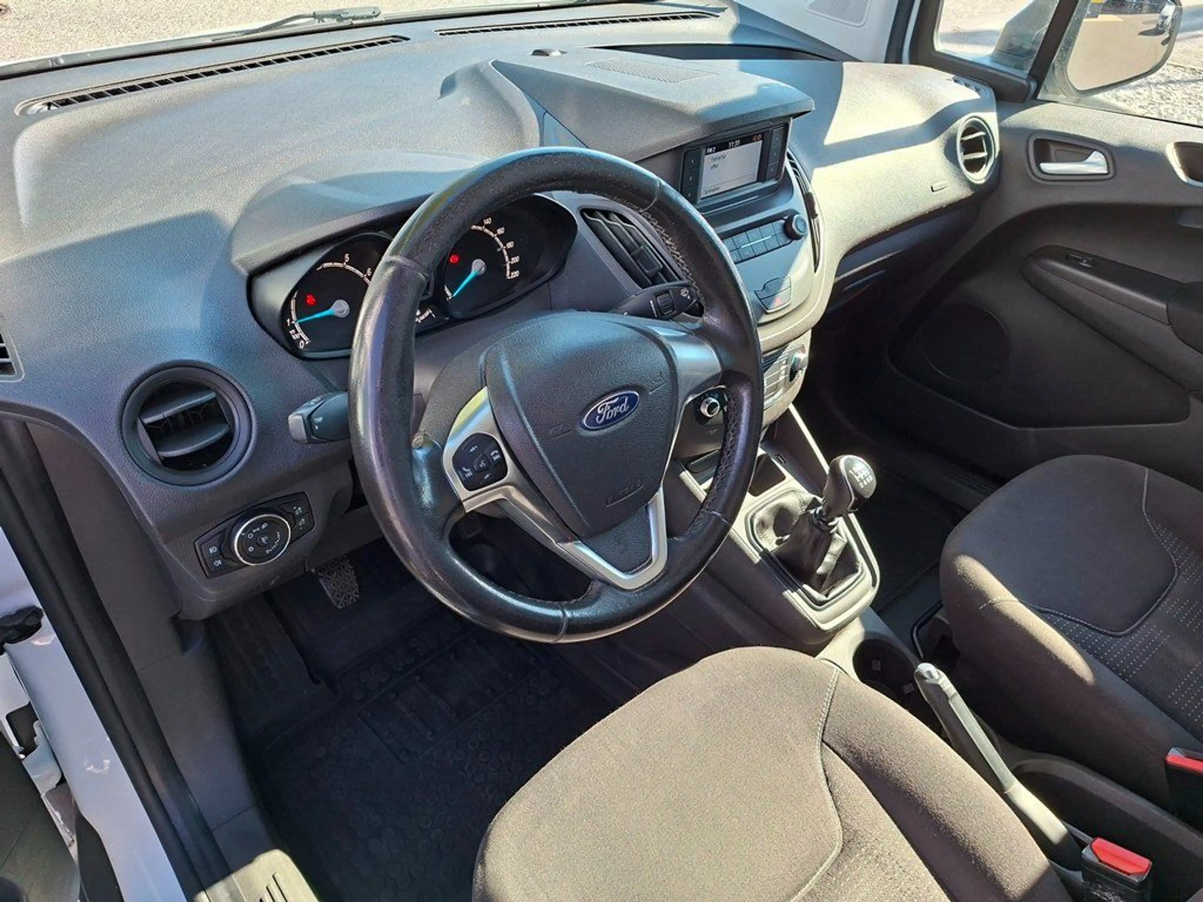 Ford Transit Courier 1.0 EcoBoost — photo 13