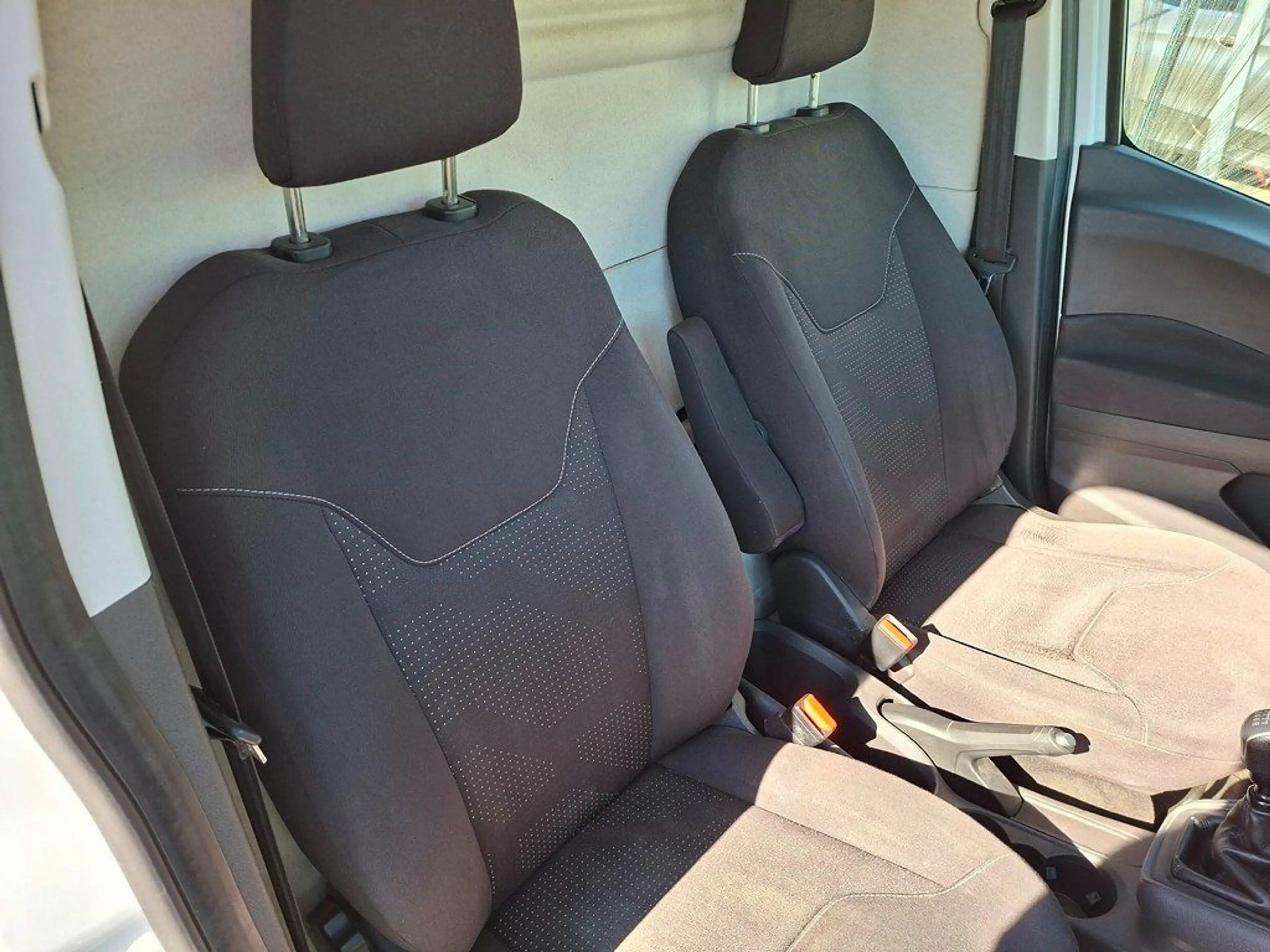 Ford Transit Courier 1.0 EcoBoost — photo 15