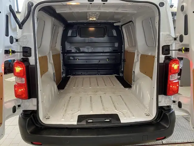 Peugeot Expert view 8