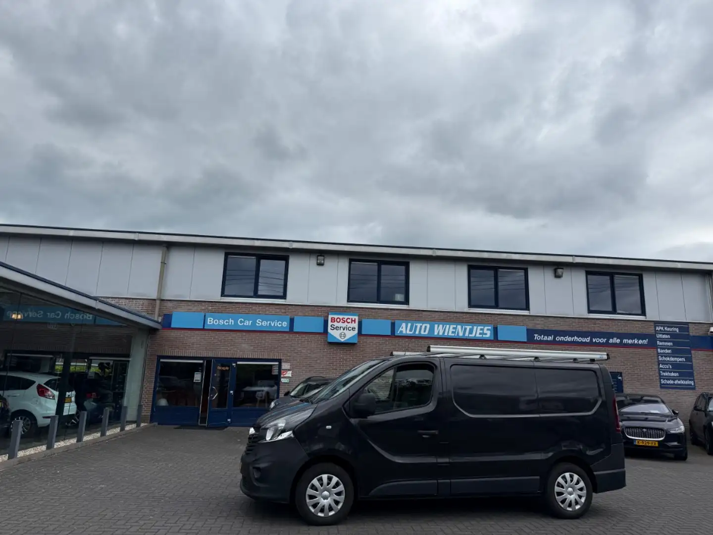 Opel Vivaro 1.6 CDTI 88kw | L1 Comfort 3-Pers | Airco | Navi Zwart - 1
