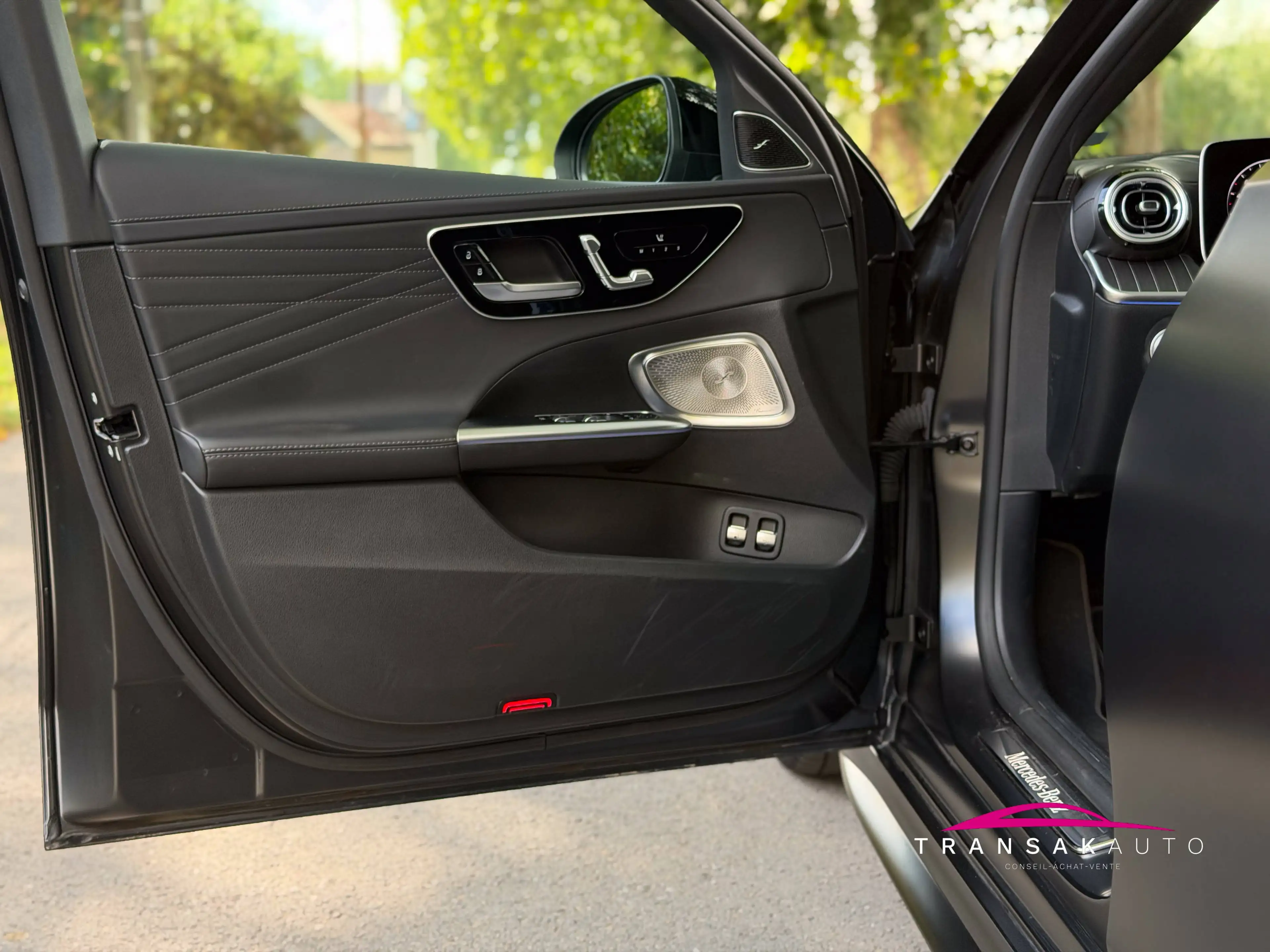 Mercedes-Benz C 400 TVA Deductible à 50% - 4-Matic PHEV AMG Line Premium Plus + Garantie — photo 6