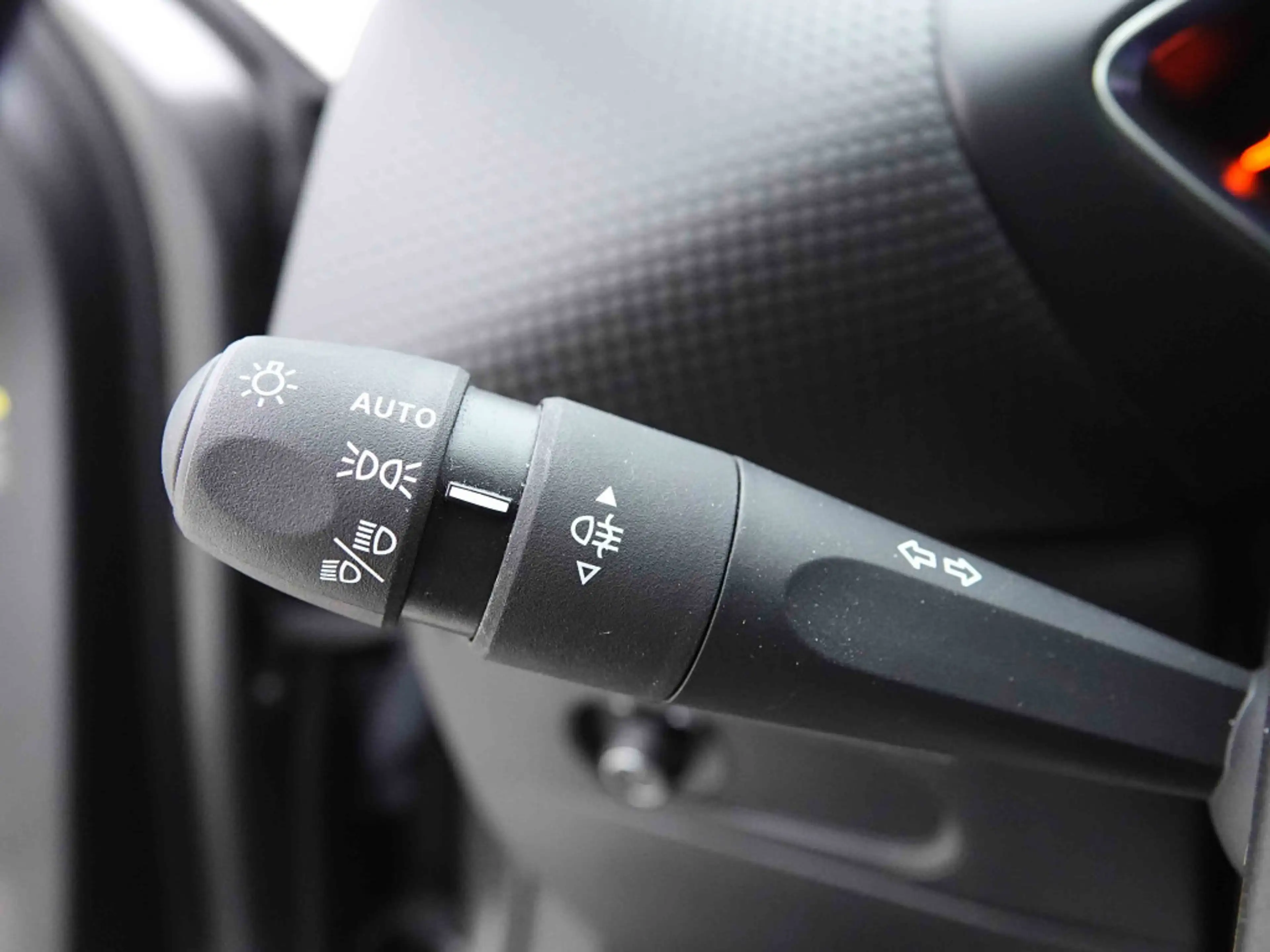 DS Automobiles DS 3 1.2 T AUT 130 Rivoli | Leather | GPS | Alu18 — photo 15