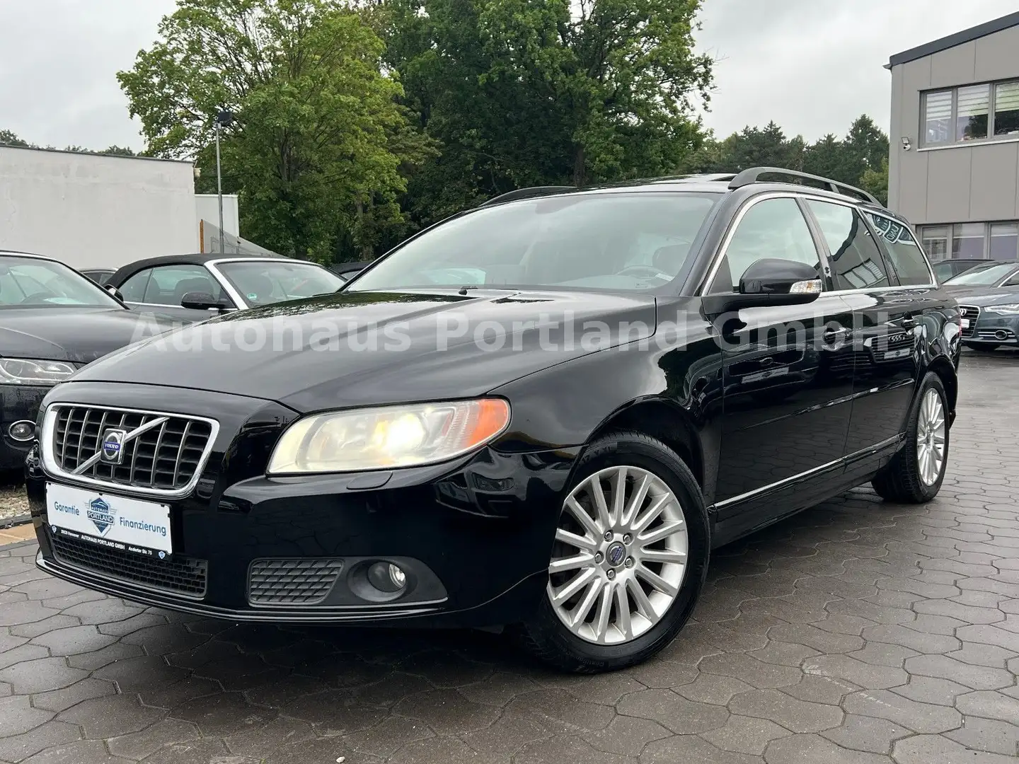 Volvo V70 2.4 D5 Summum AWD/S-Dach/AHK/Xenon/Tempomat Schwarz - 2