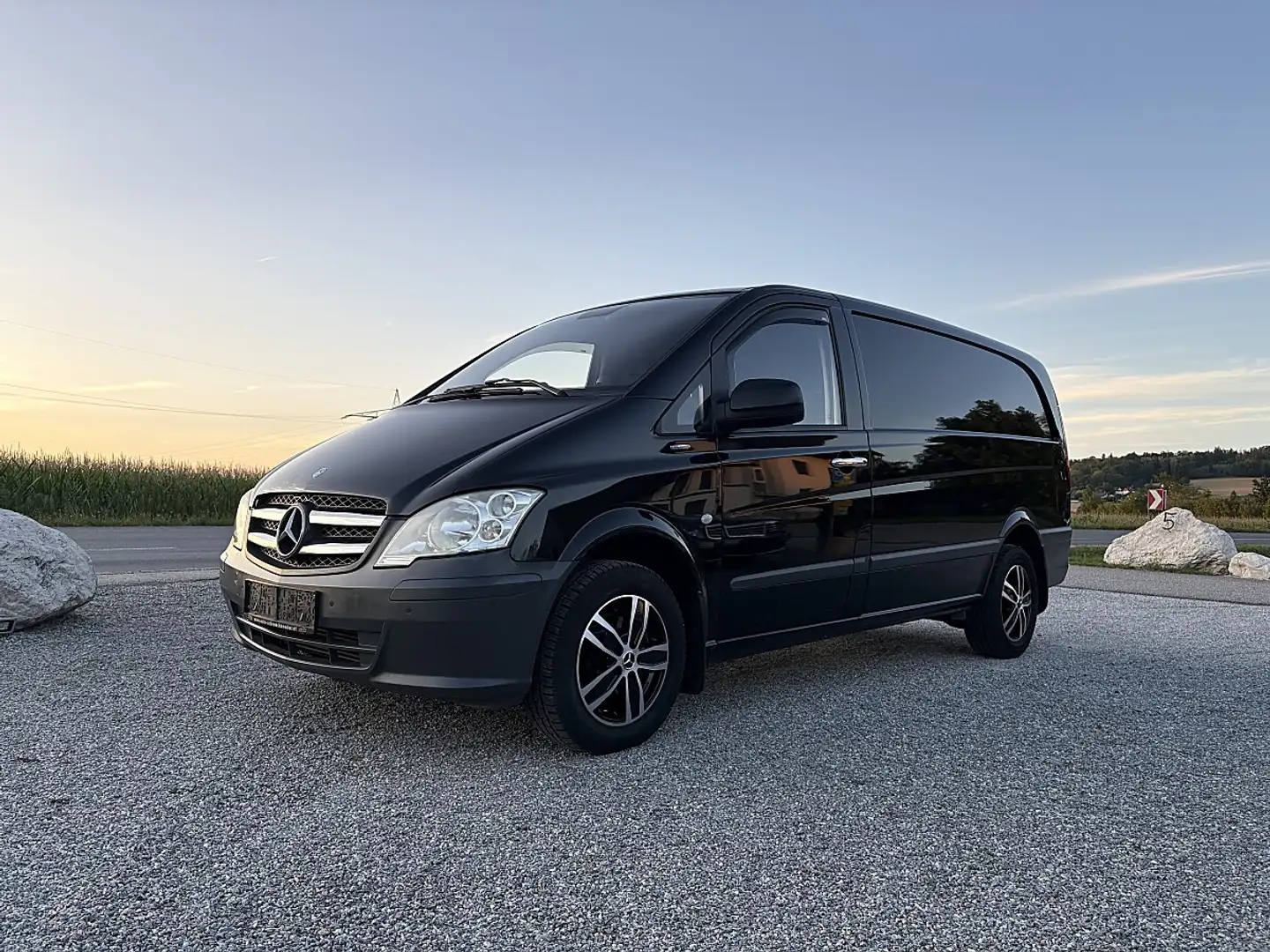 Mercedes-Benz Vito 113 CDI BlueEfficiency lang Schwarz - 1