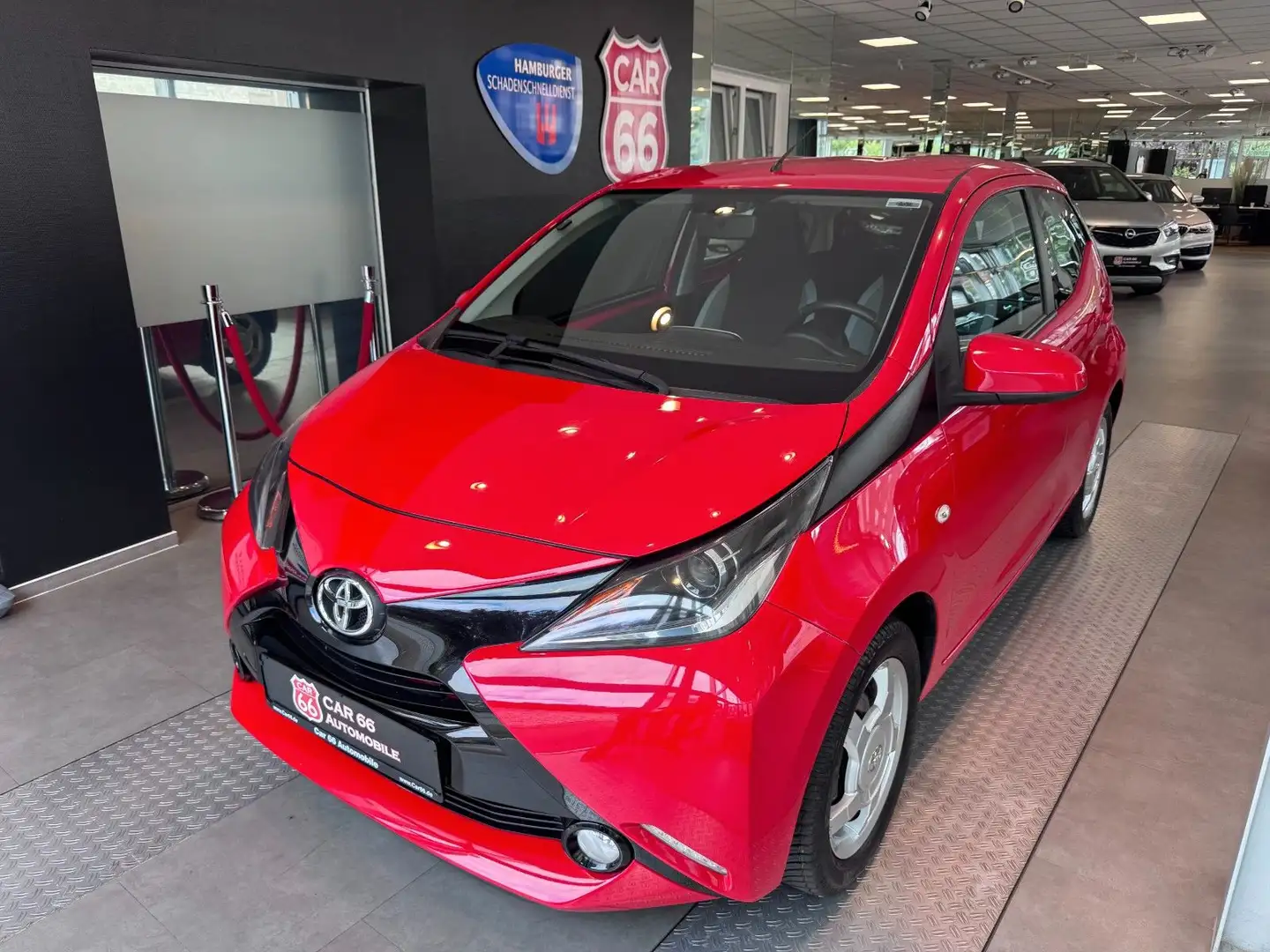 Toyota Aygo AYGO x Rouge - 1