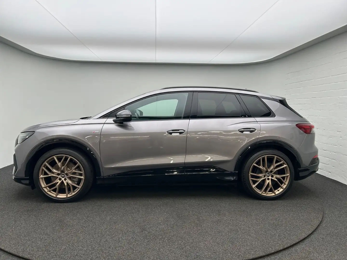 Audi Q4 e-tron 40 S line Edition One*Sonos*Matrix*S-S Grau - 2